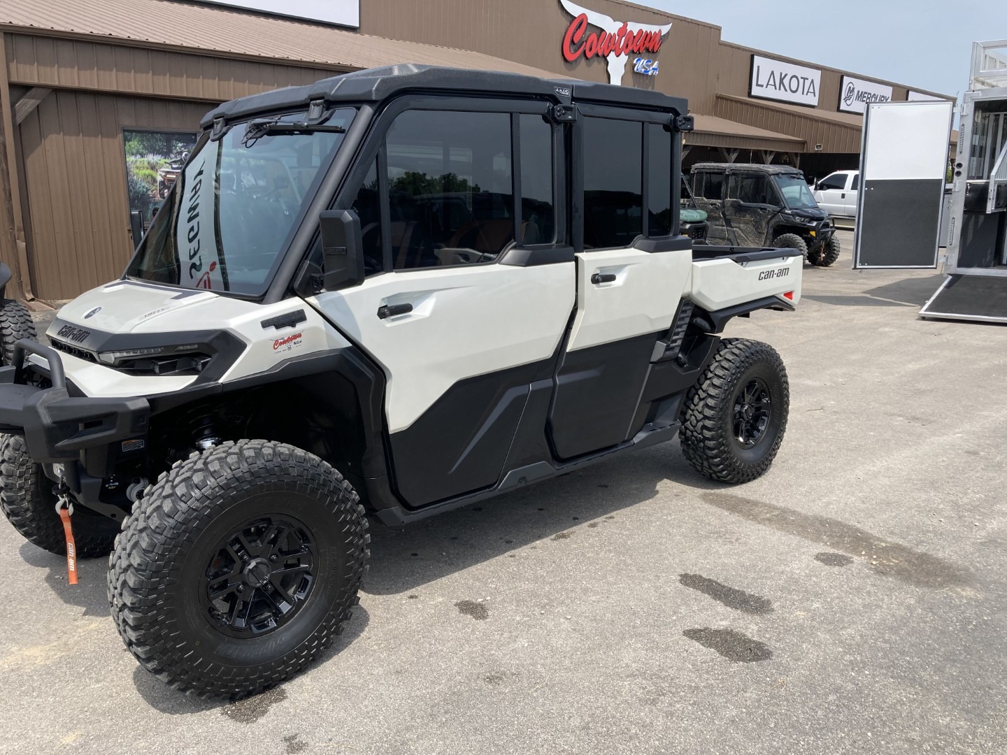 2026 Can-Am™ Defender MAX Lone Star CAB HD11 3