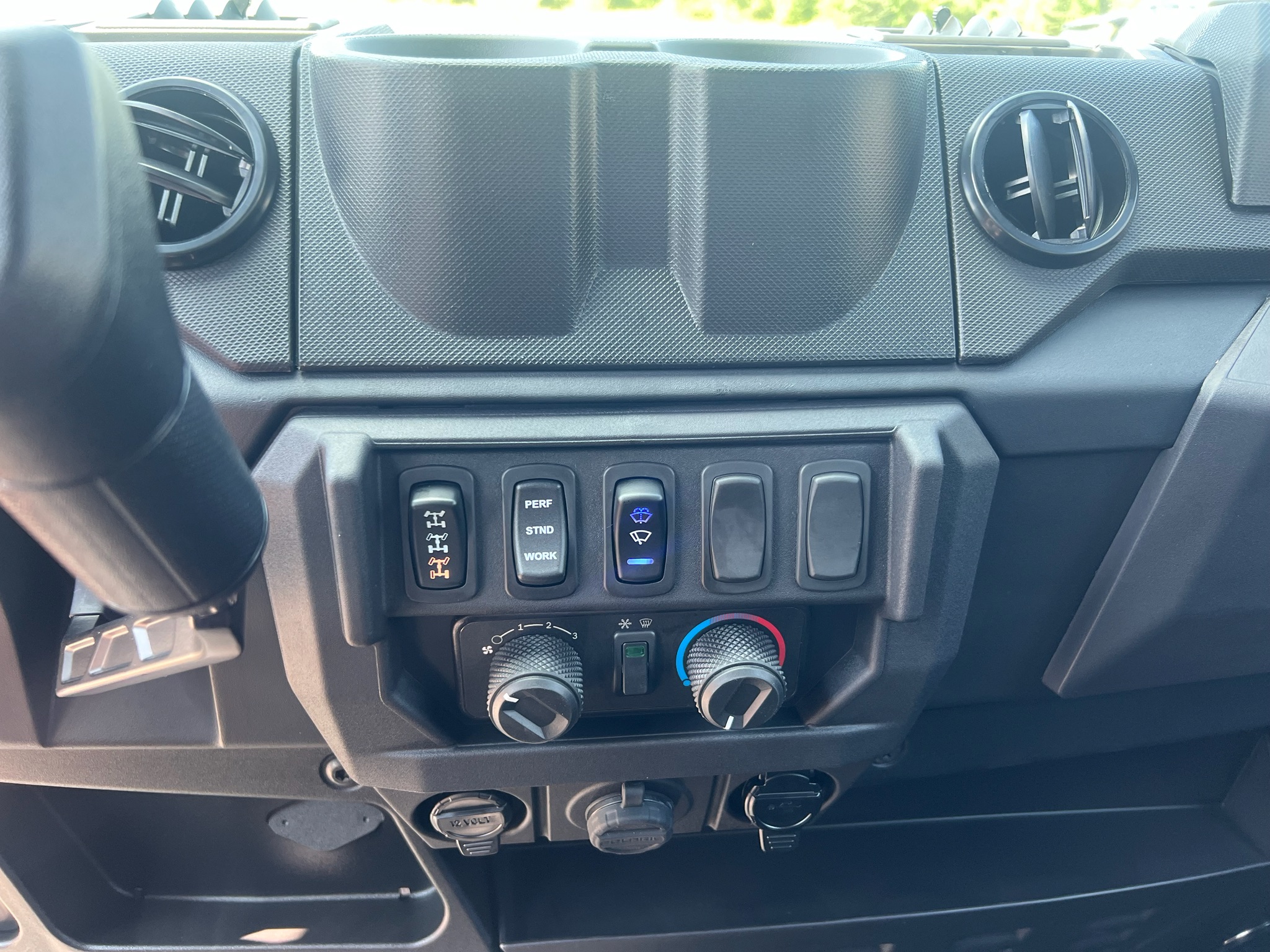 2027 Polaris Ranger Crew XP 1000 Cab 8