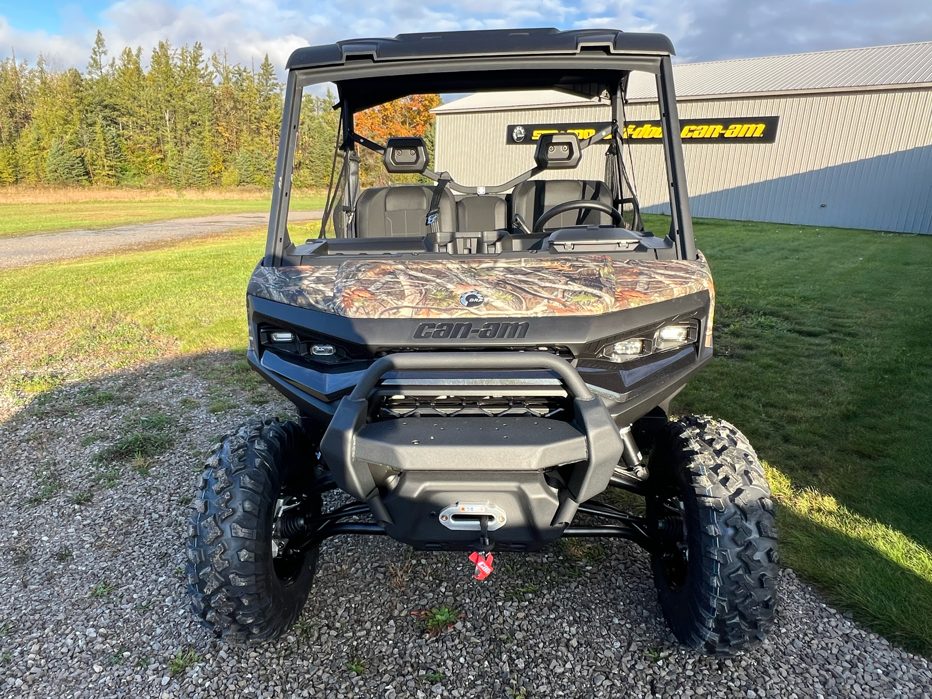2026 Can-Am™ Defender XT HD11 with 10.25 in. touchscreen displa 1