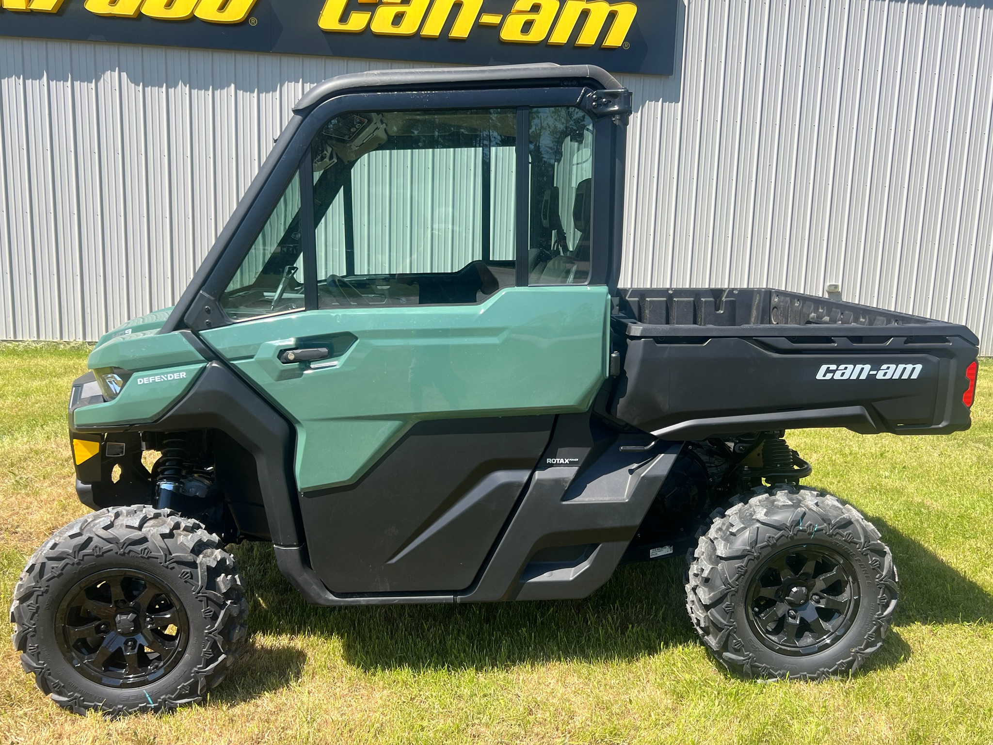 2026 Can-Am™ Defender DPS CAB 1
