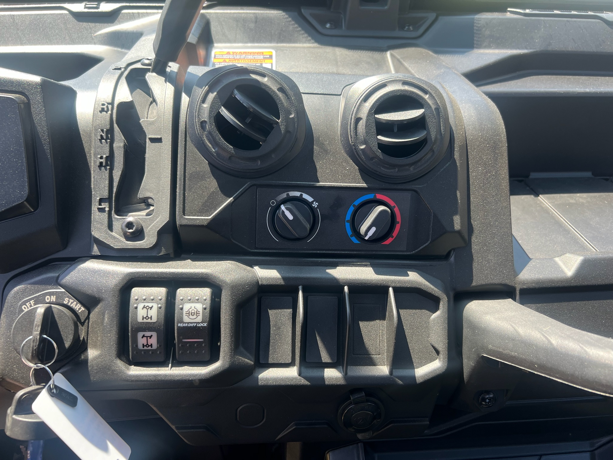 2026 Can-Am™ Defender DPS CAB 6