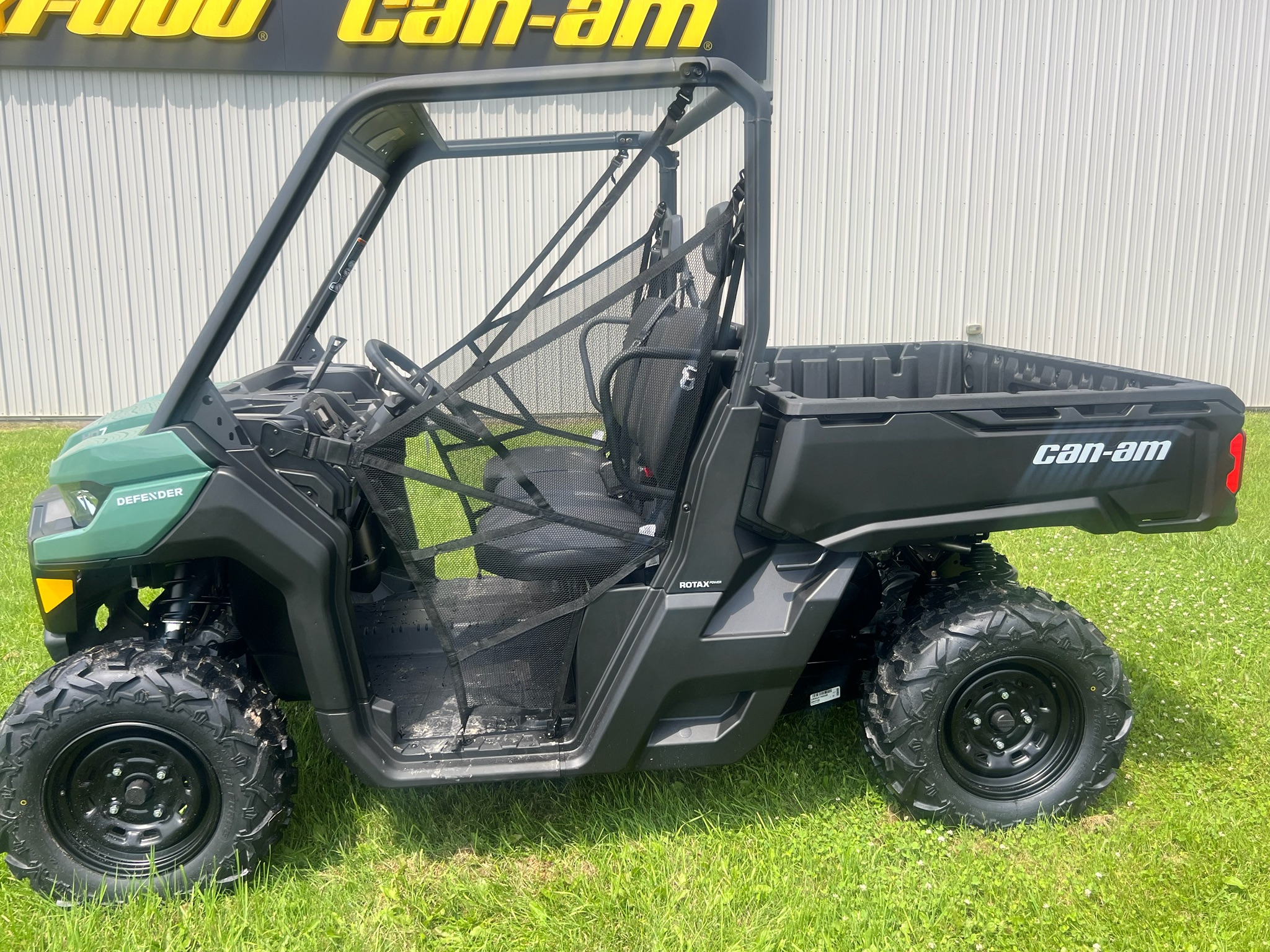 2026 Can-Am™ Defender HD7 1