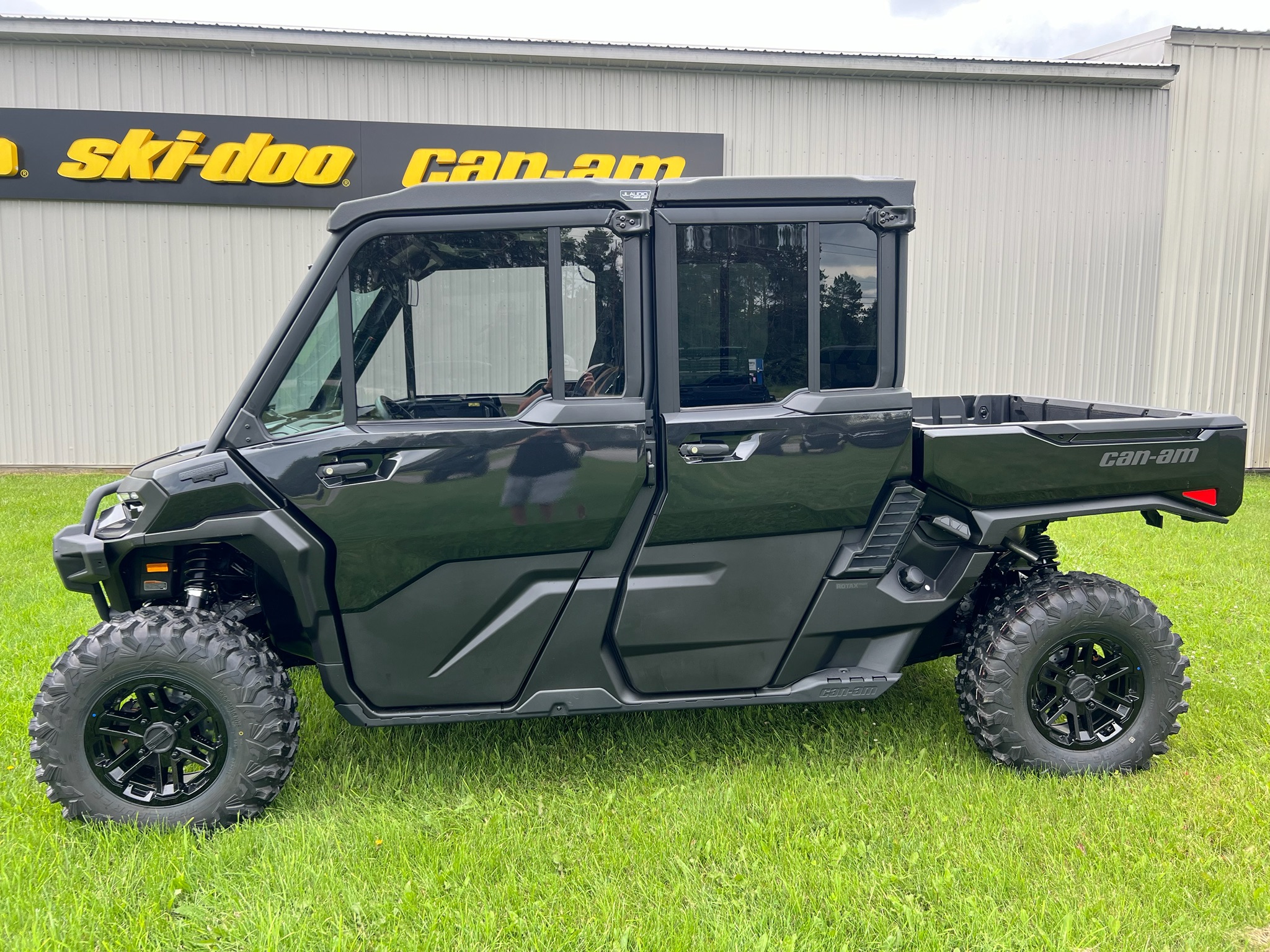 2026 Can-Am™ Defender MAX Lone Star CAB HD11 1
