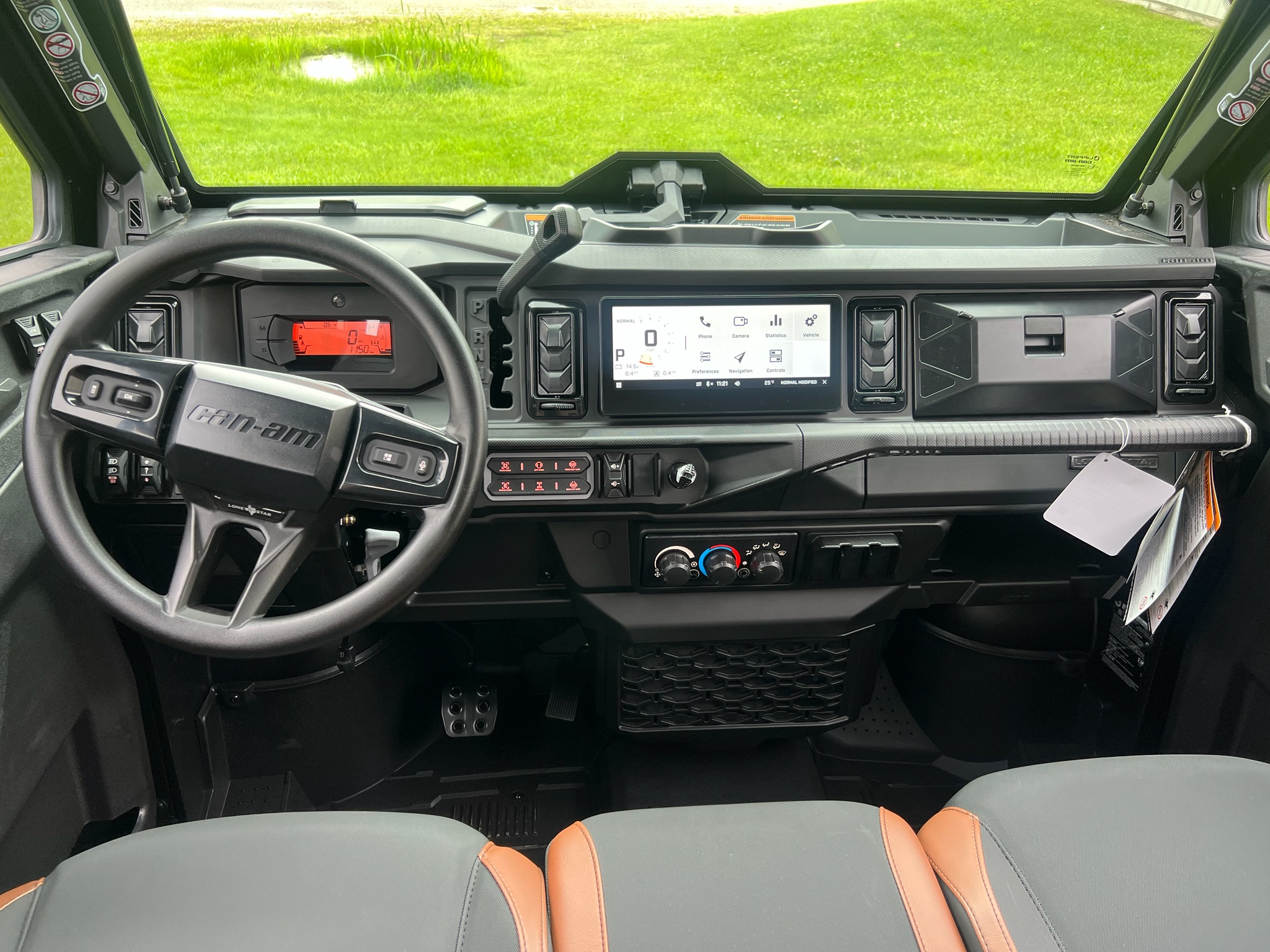 2026 Can-Am™ Defender MAX Lone Star CAB HD11 7