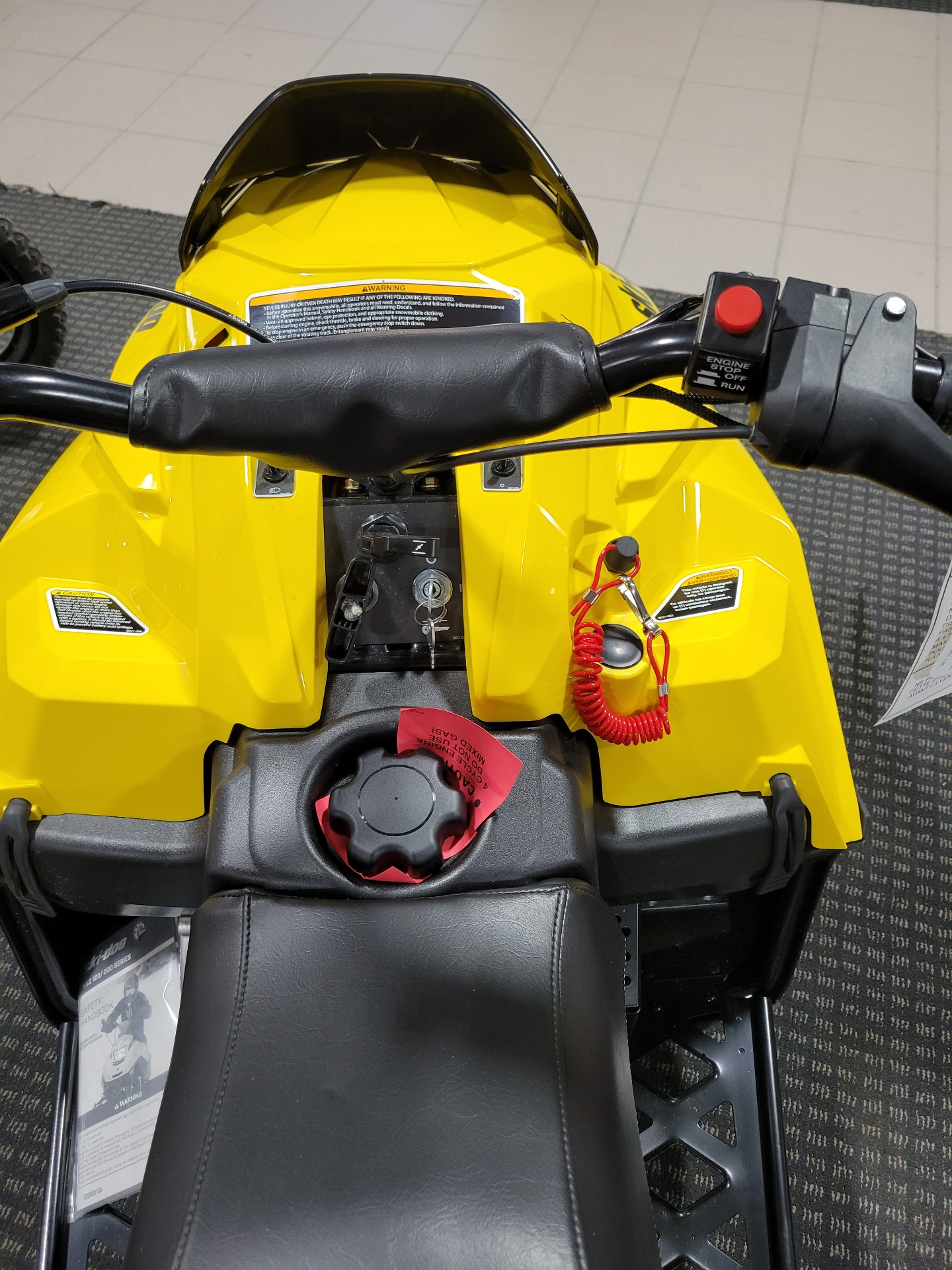 2024 Ski-Doo MXZ 200 ES Cobra 1.0 4