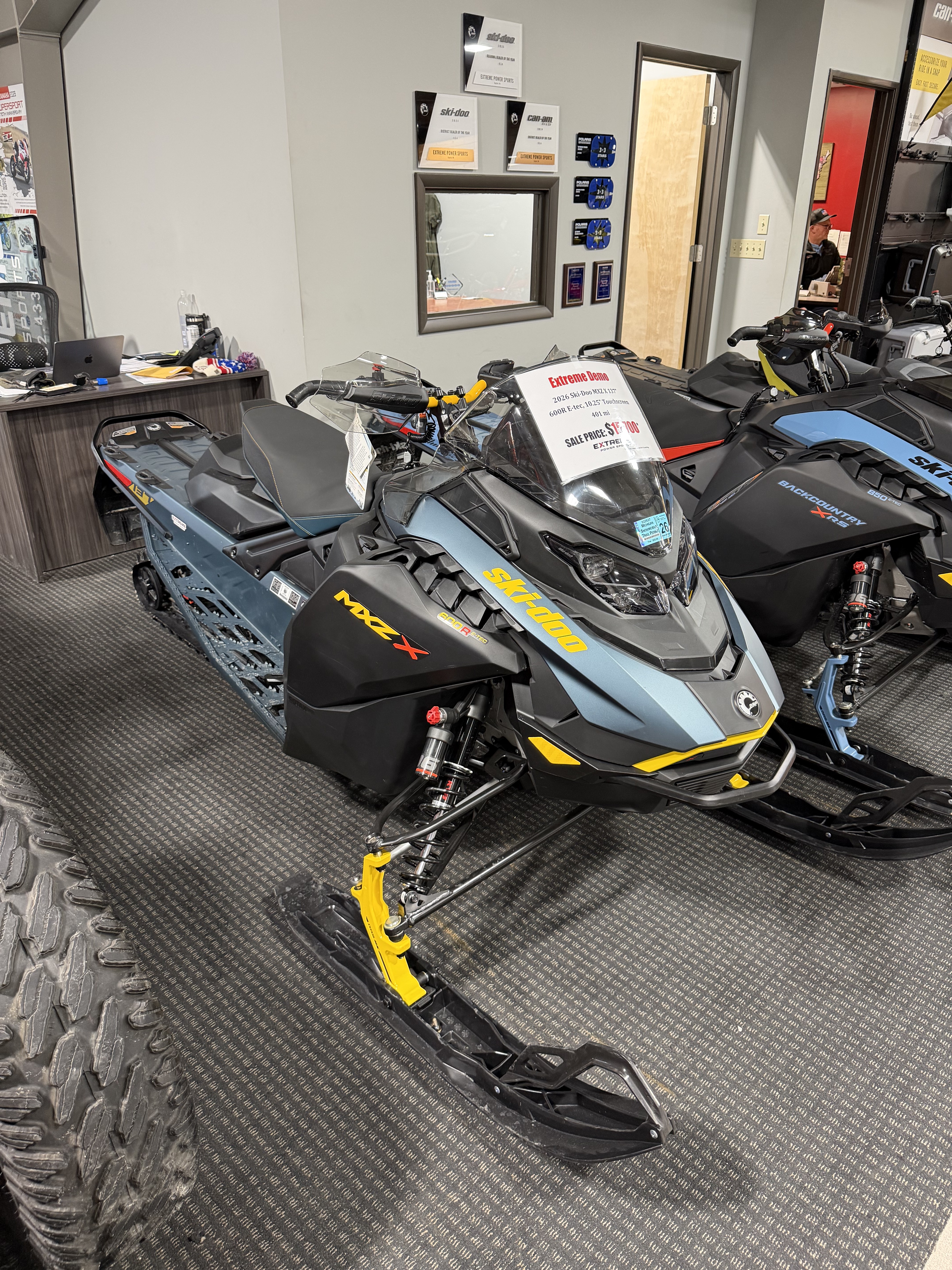 2026 Ski-Doo MXZ X 137 600R E-TEC ES Ice Ripper XT 1.5 w/ 10.25 2