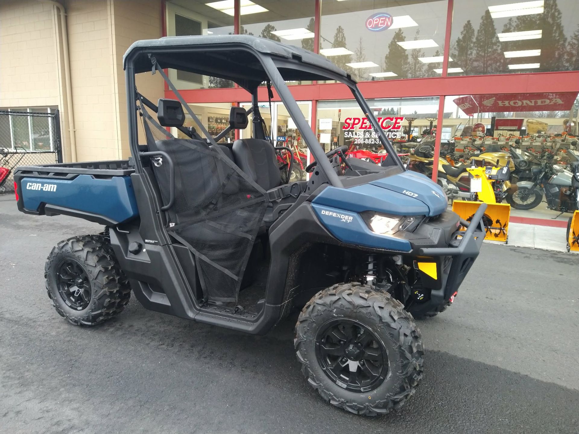 2025 Can-Am™ Defender XT HD7 1