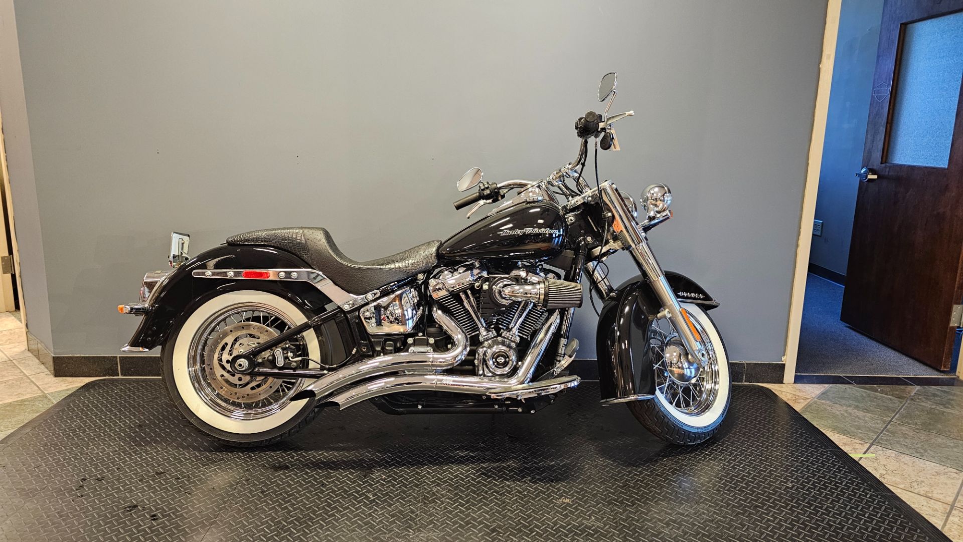 2018 Harley-Davidson Softail® Deluxe 107 in Burlington, North Carolina - Photo 5