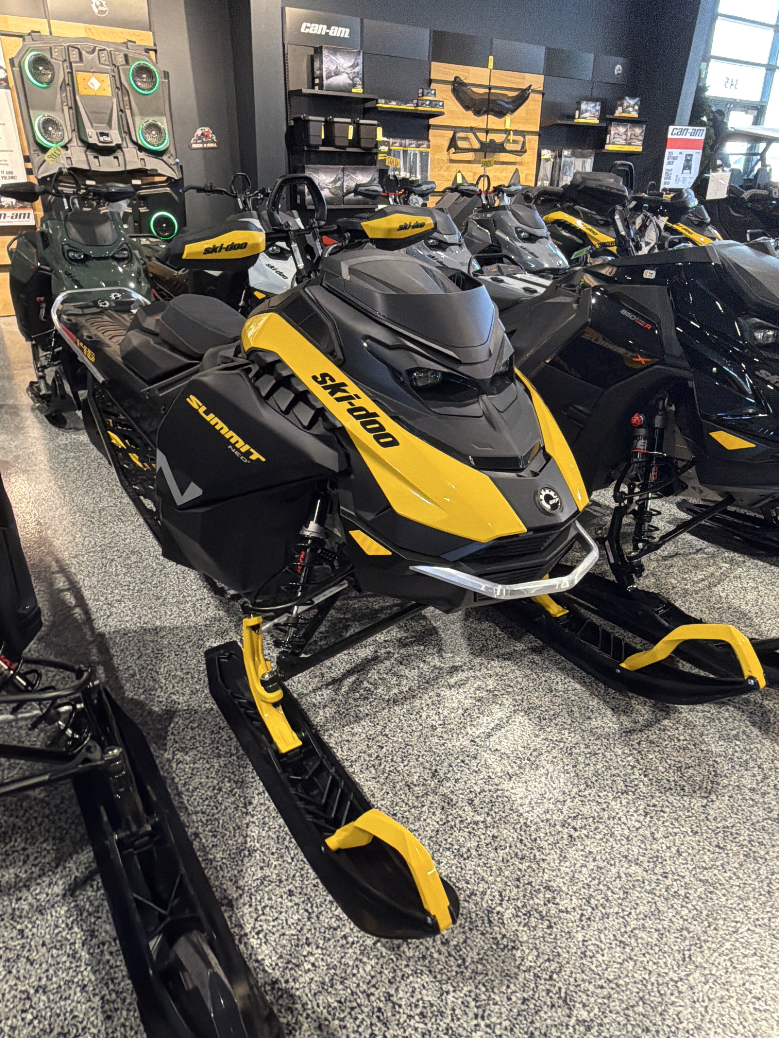 2026 Ski-Doo Summit NEO+ 600 EFI ES Hurricane 1.75 w/ FlexEdge HAC in Fairview, Utah - Photo 1