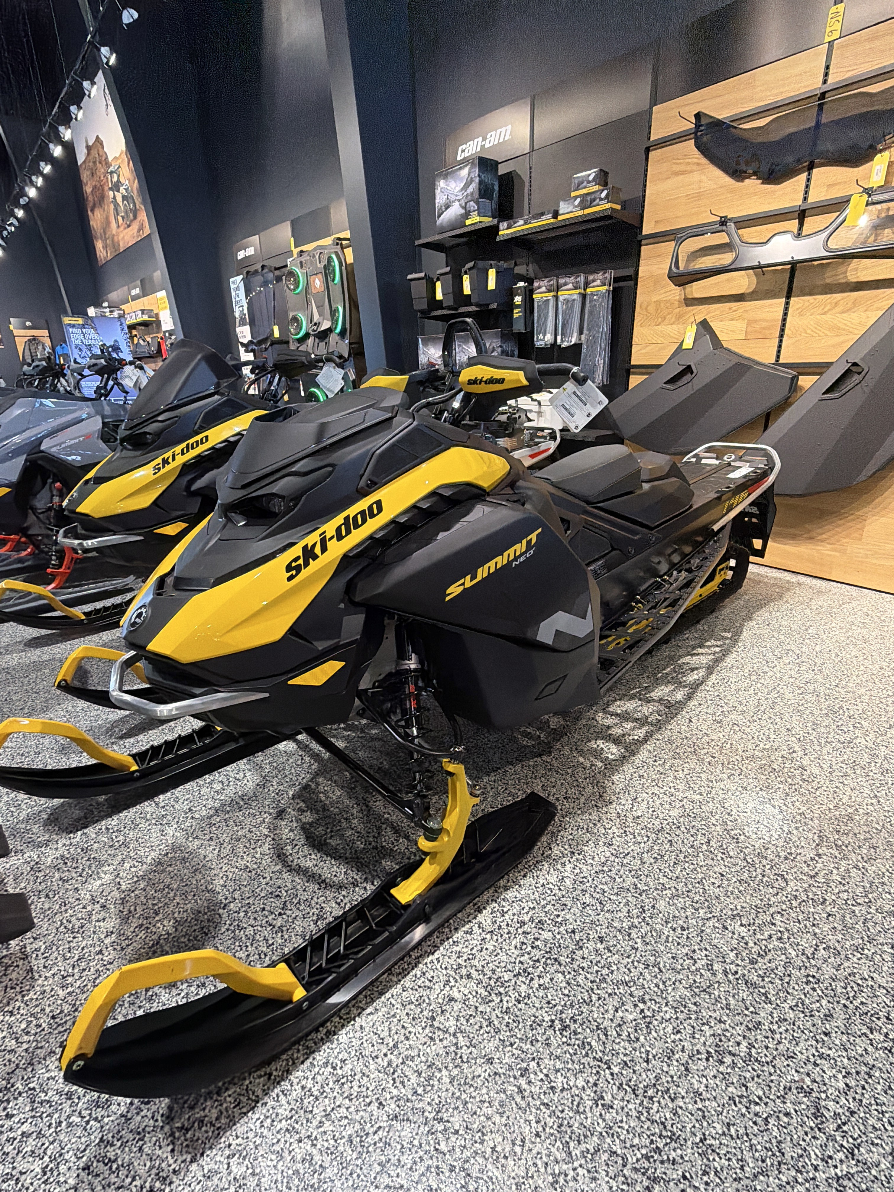 2026 Ski-Doo Summit NEO+ 600 EFI ES Hurricane 1.75 w/ FlexEdge HAC in Fairview, Utah - Photo 2