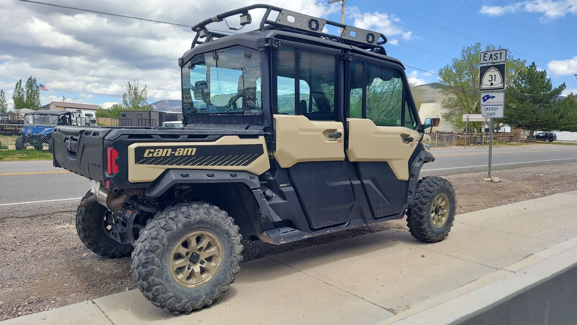 2023 Can-Am Defender MAX Limited in Fairview, Utah - Photo 9