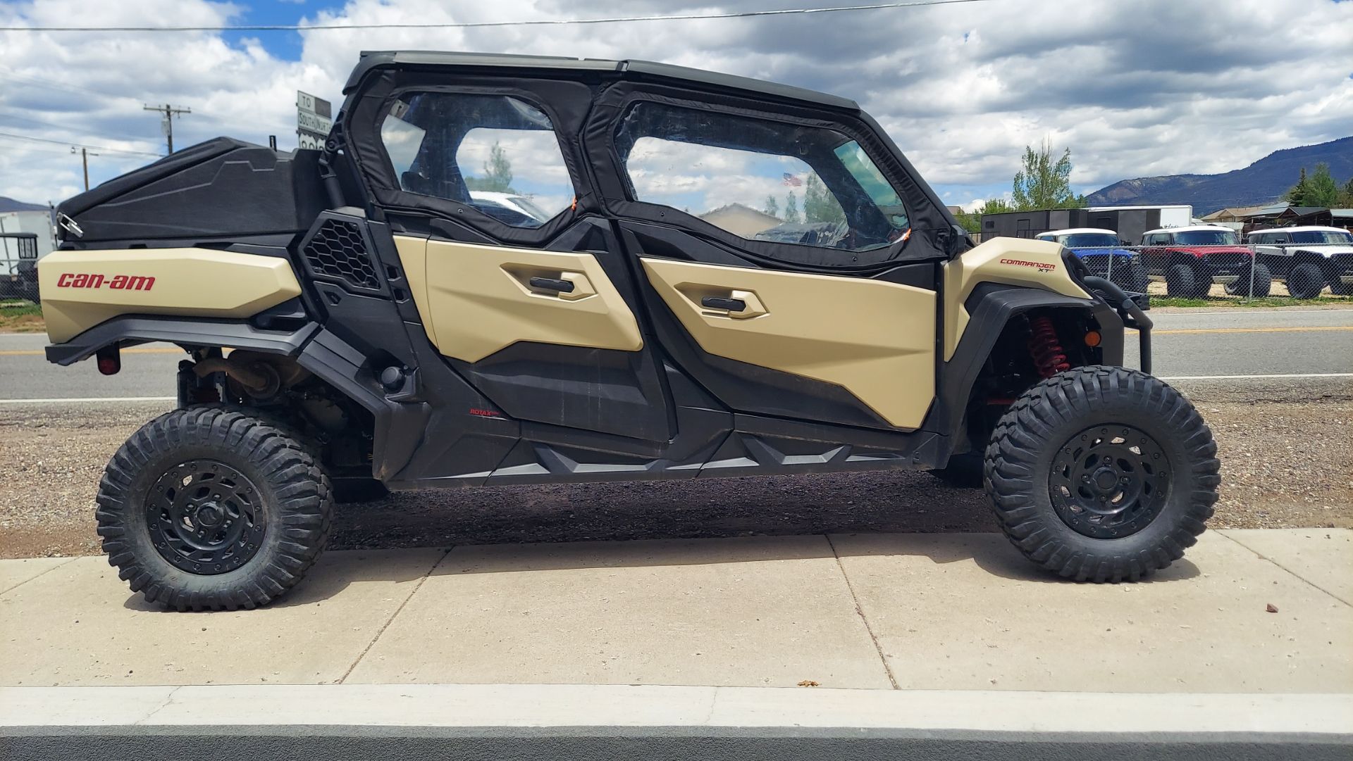 2024 Can-Am Commander MAX XT 1000R in Fairview, Utah - Photo 9