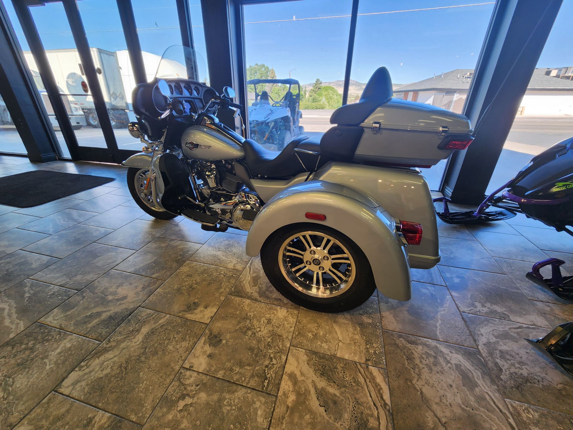 2023 HARLEY DAVIDSON FLHTCUTG in Fairview, Utah - Photo 2