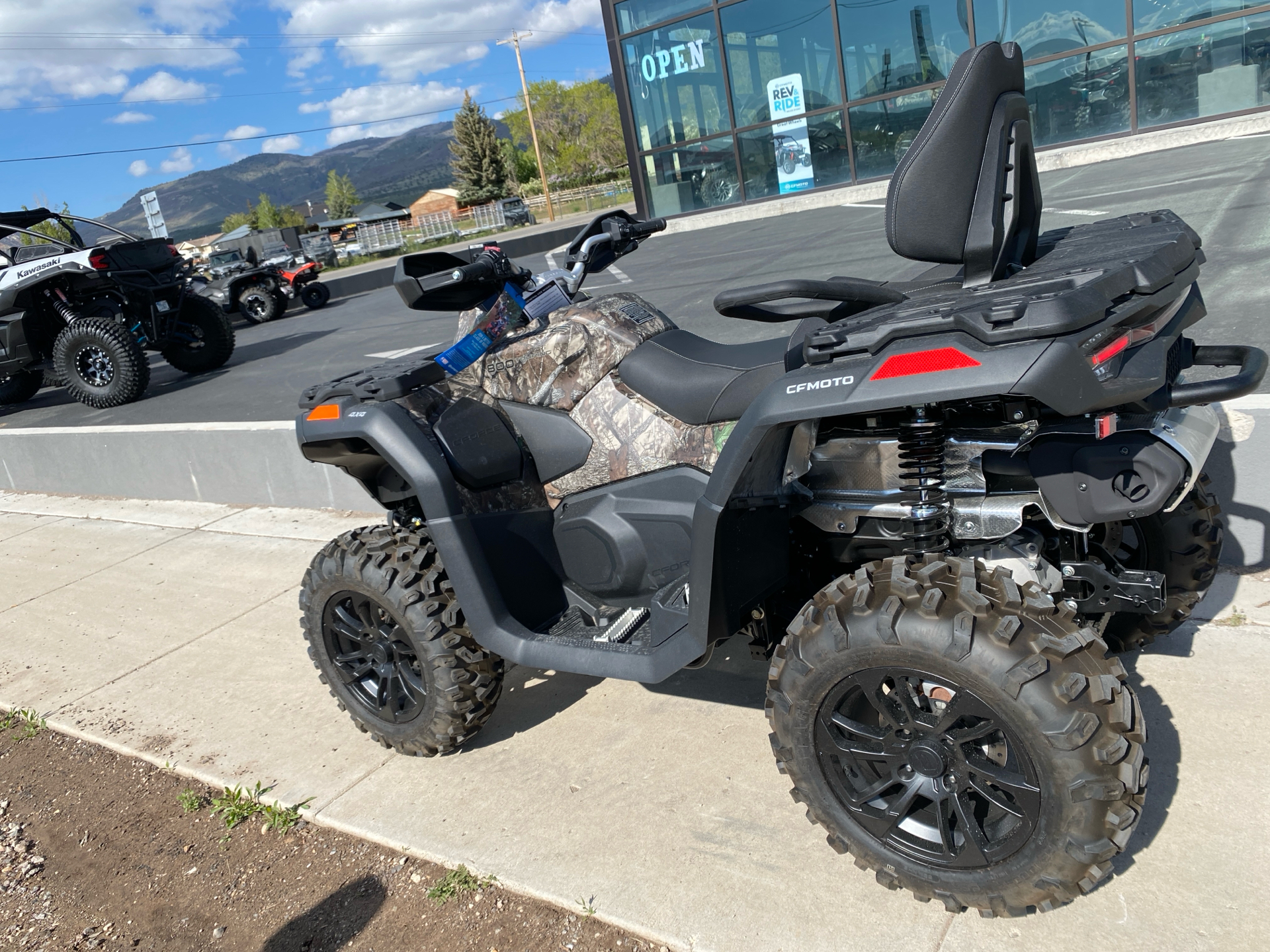 2025 CFMOTO CForce 800 Touring in Fairview, Utah - Photo 2