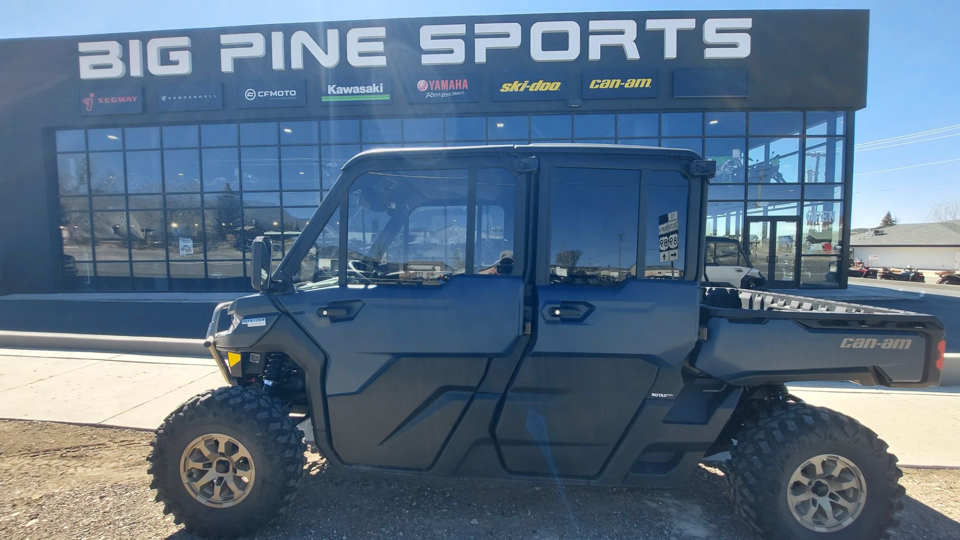 2025 Can-Am Defender MAX Limited in Fairview, Utah - Photo 2