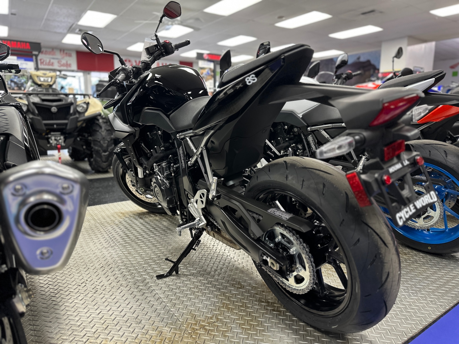 2026 Suzuki GSX-8S 4