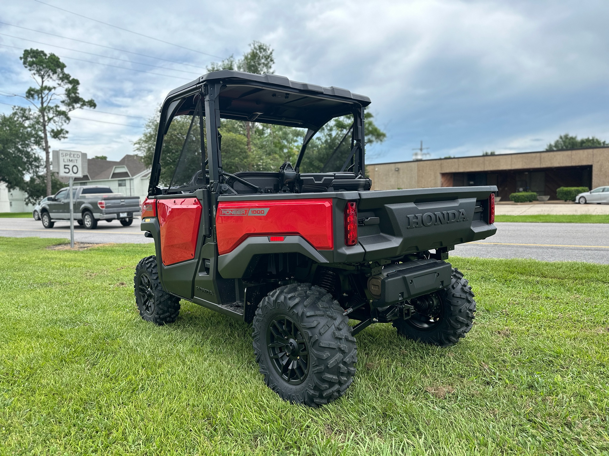 2026 Honda Pioneer 1000 Deluxe 4