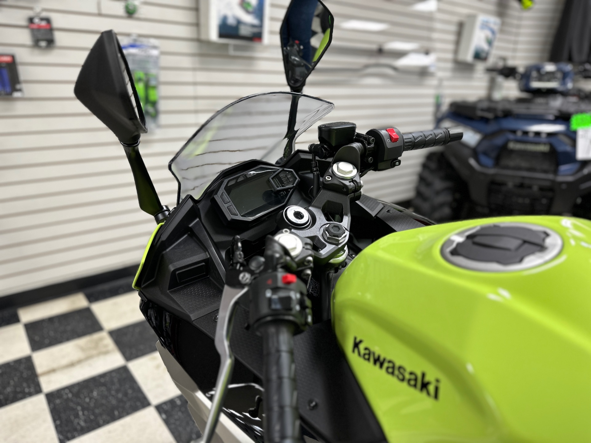 2026 Kawasaki Ninja® 650 ABS 4