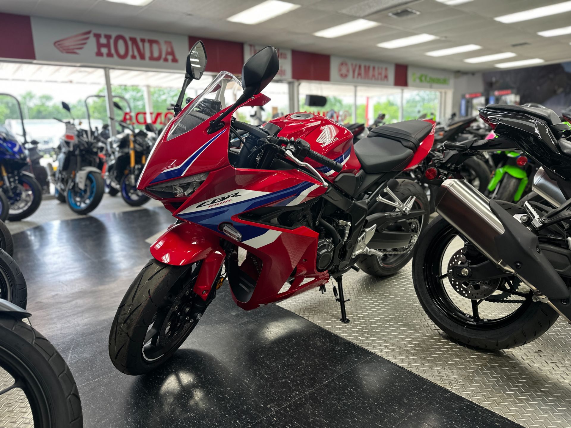 2026 Honda CBR650R E-Clutch 1