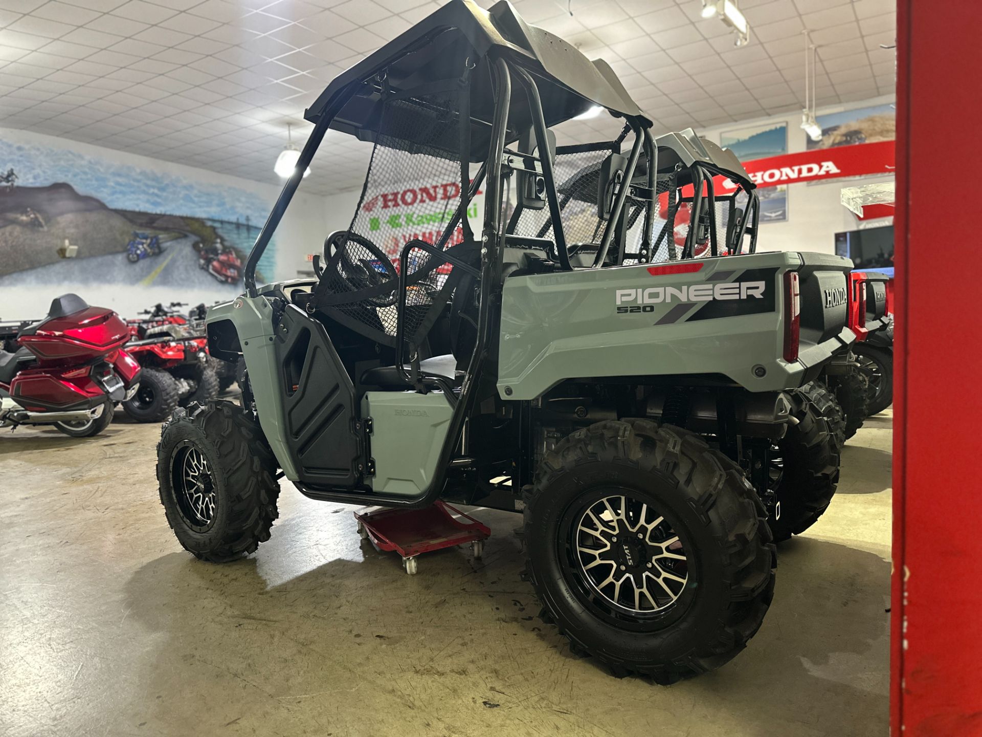 2026 Honda Pioneer 520 3