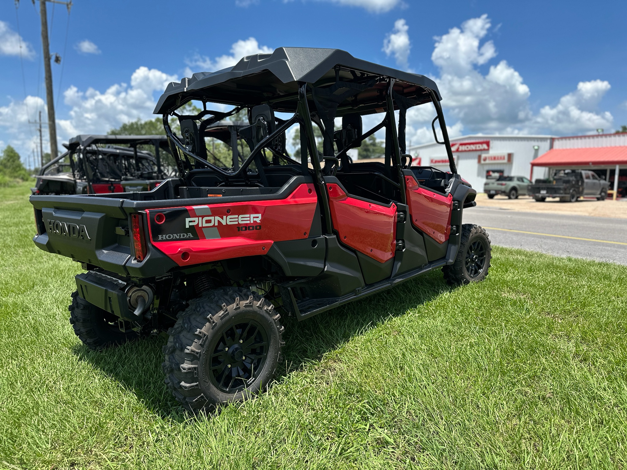 2025 Honda Pioneer 1000-6 Deluxe Crew 2