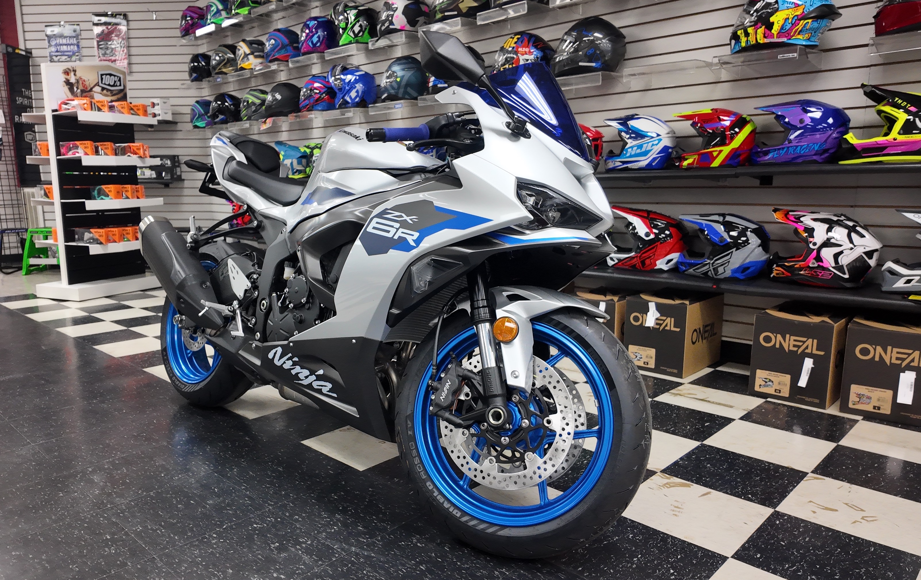 2027 Ninja® ZX-6R
