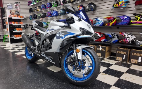 2027 Kawasaki Ninja ZX-6R — photo 1 of 8