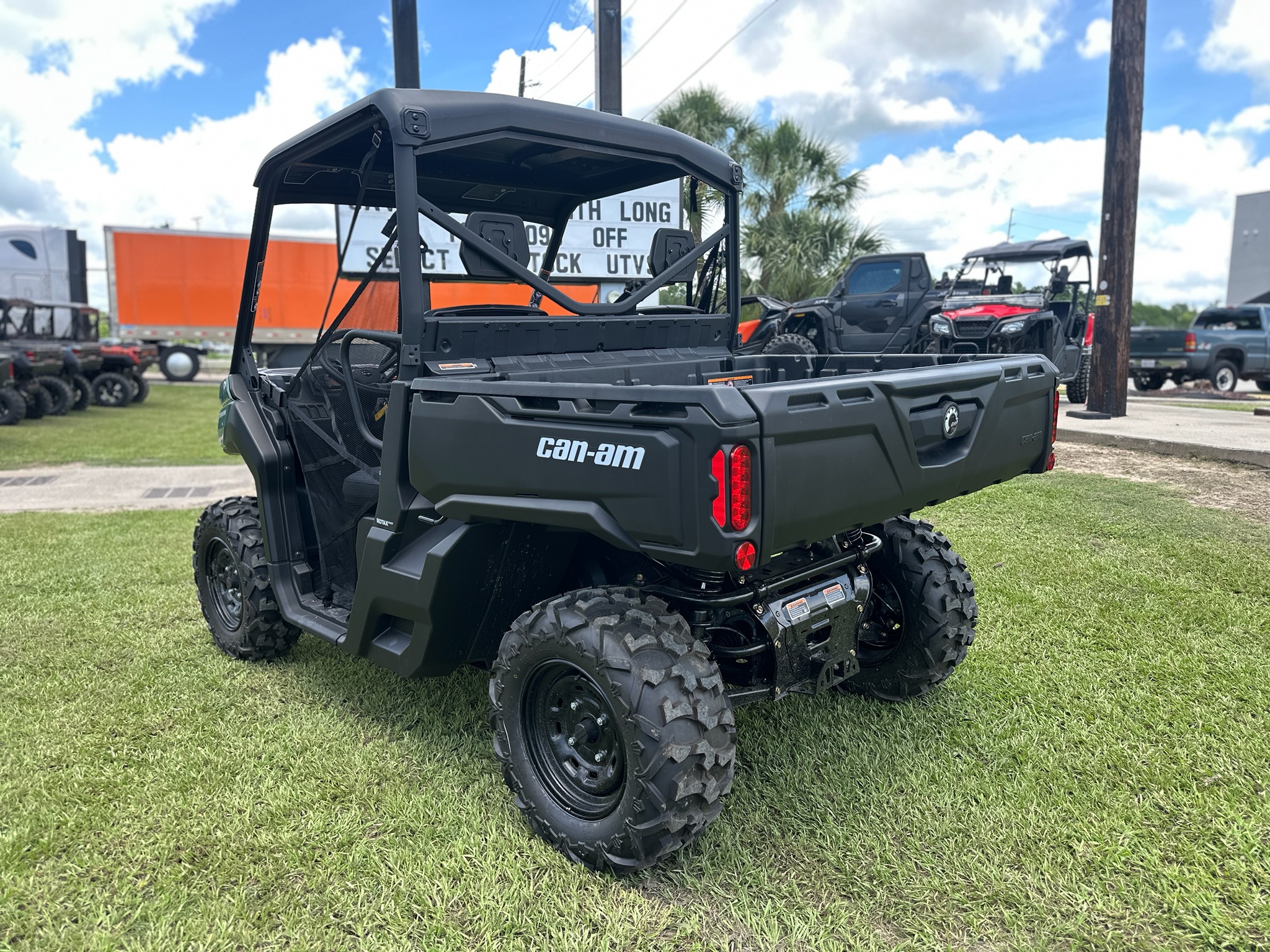 2026 Can-Am™ Defender HD7 2