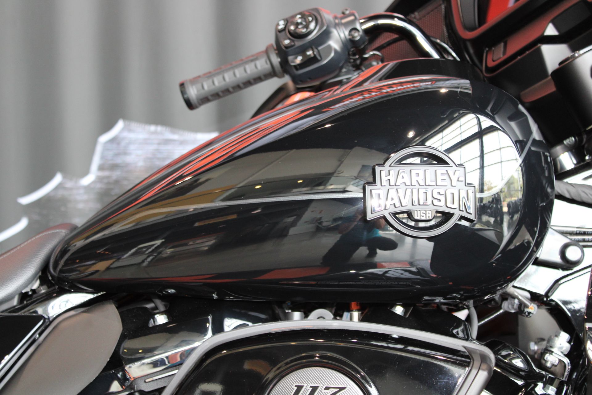 2025 Harley-Davidson Street Glide® Ultra 6
