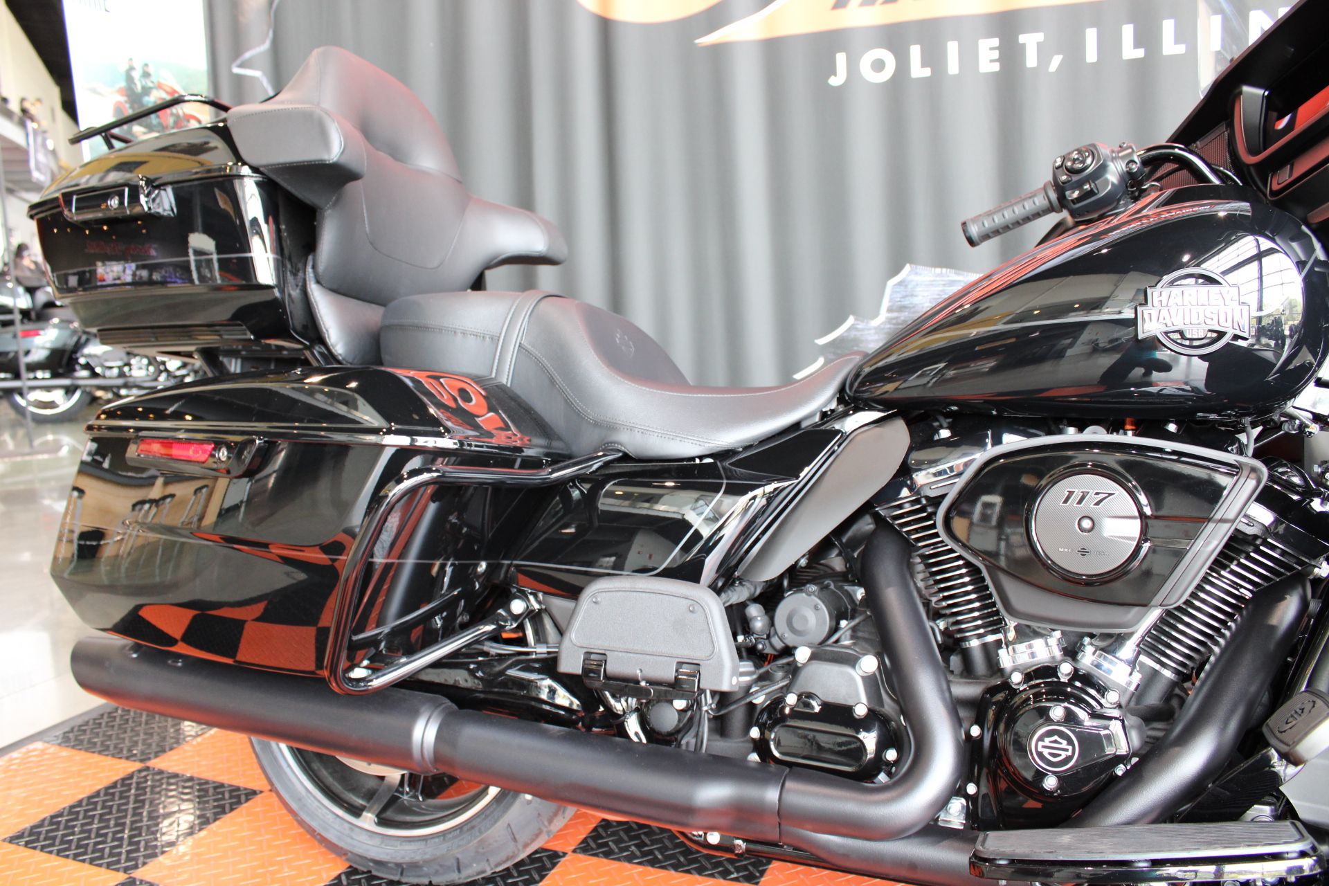 2025 Harley-Davidson Street Glide® Ultra 8