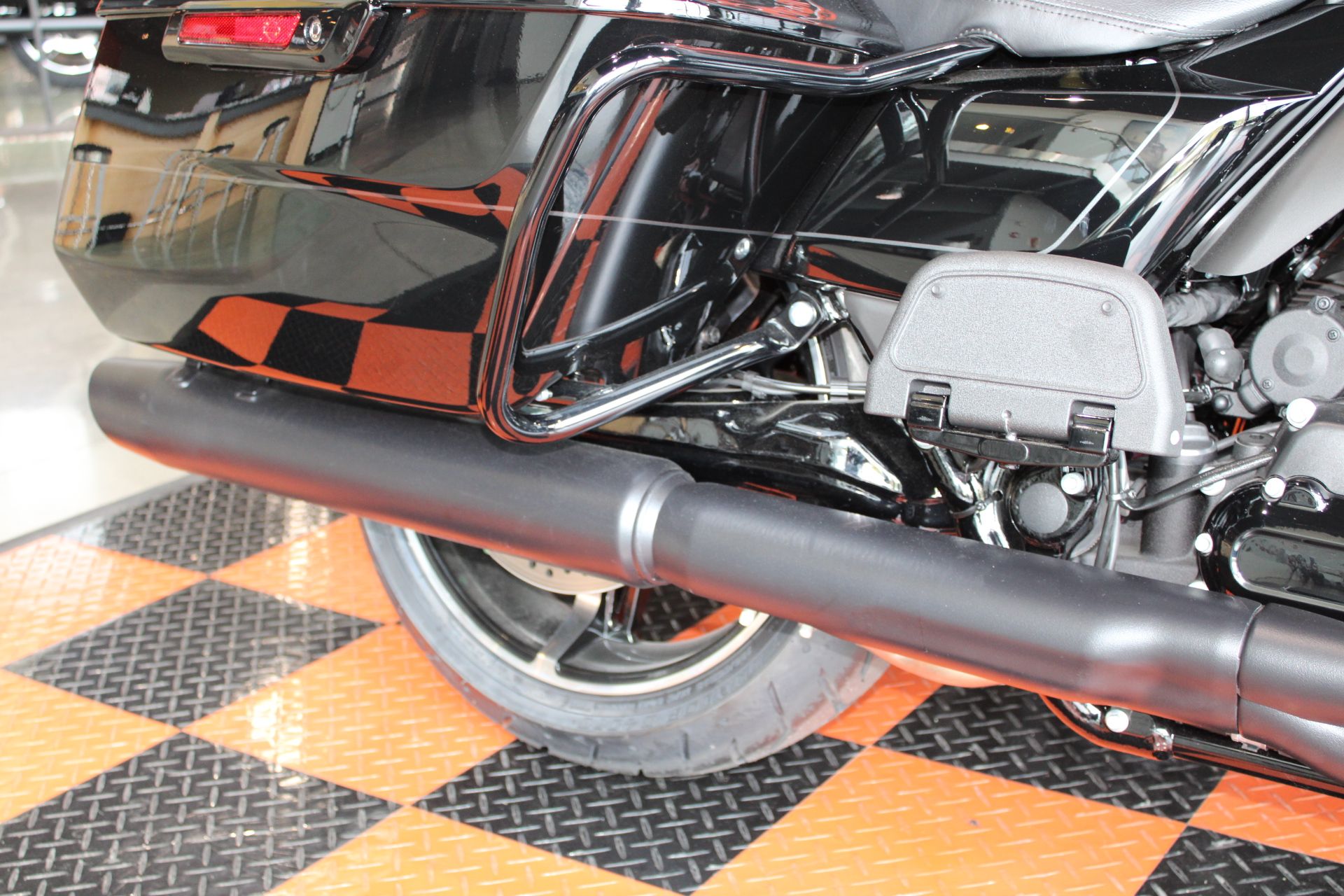 2025 Harley-Davidson Street Glide® Ultra 9