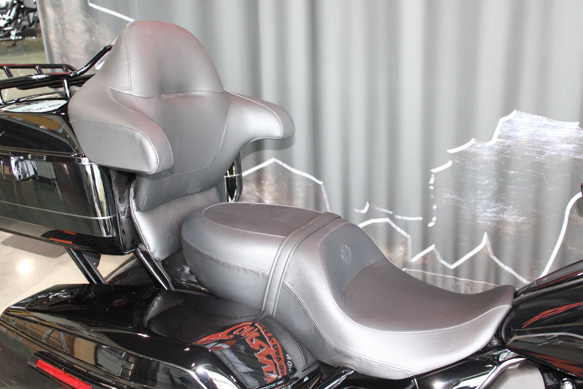 2025 Harley-Davidson Street Glide® Ultra 10