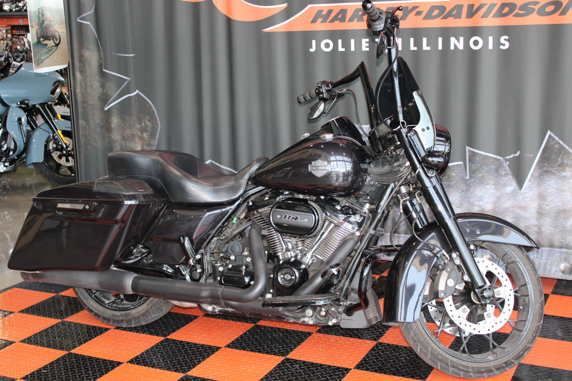 Harley-Davidson バイクシート ブラック　25301 25302 New 2025 Harley-Davidson Street Glide® Ultra Vivid Black