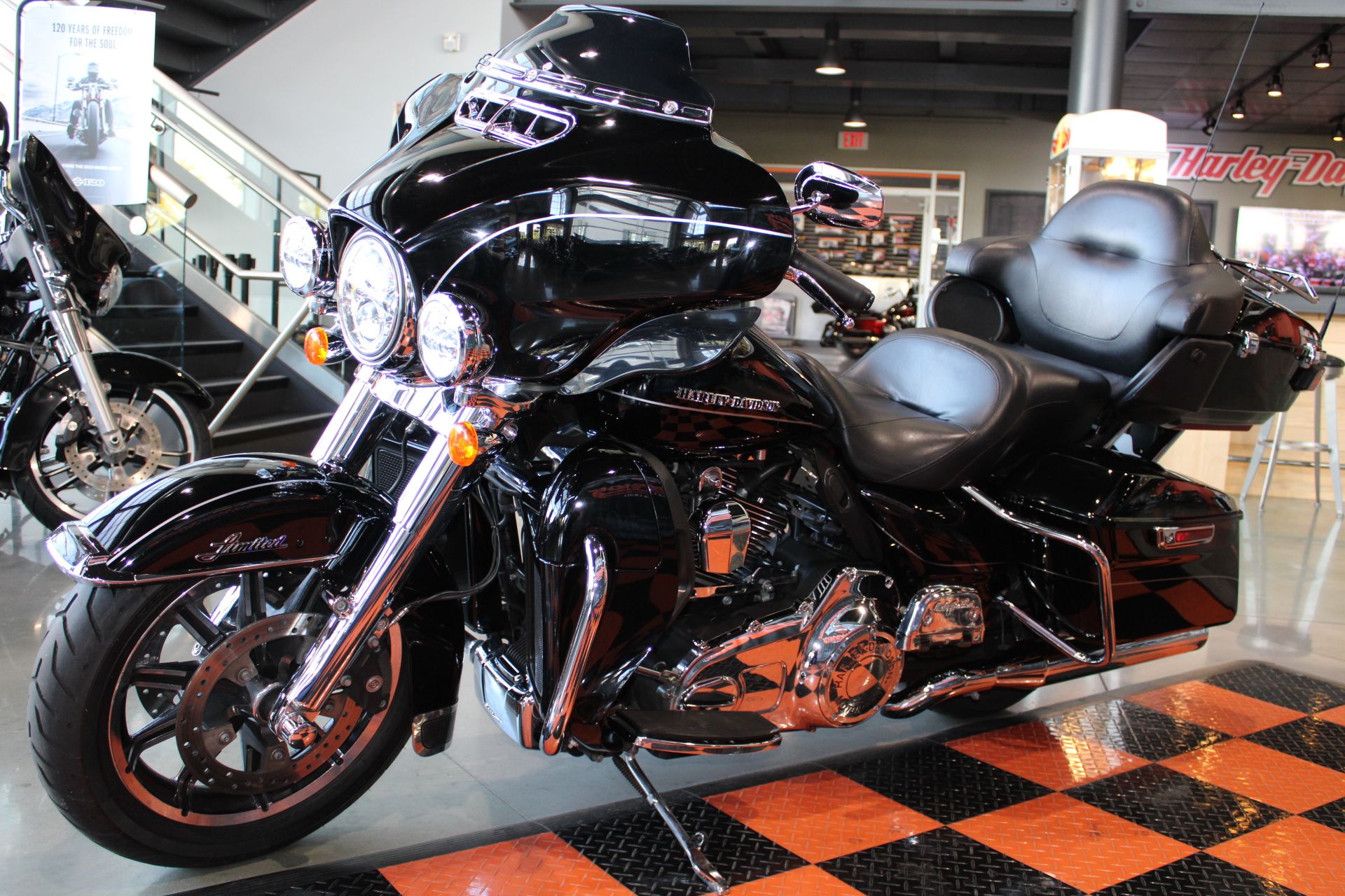 2016 Harley-Davidson Ultra Limited in Shorewood, Illinois - Photo 24