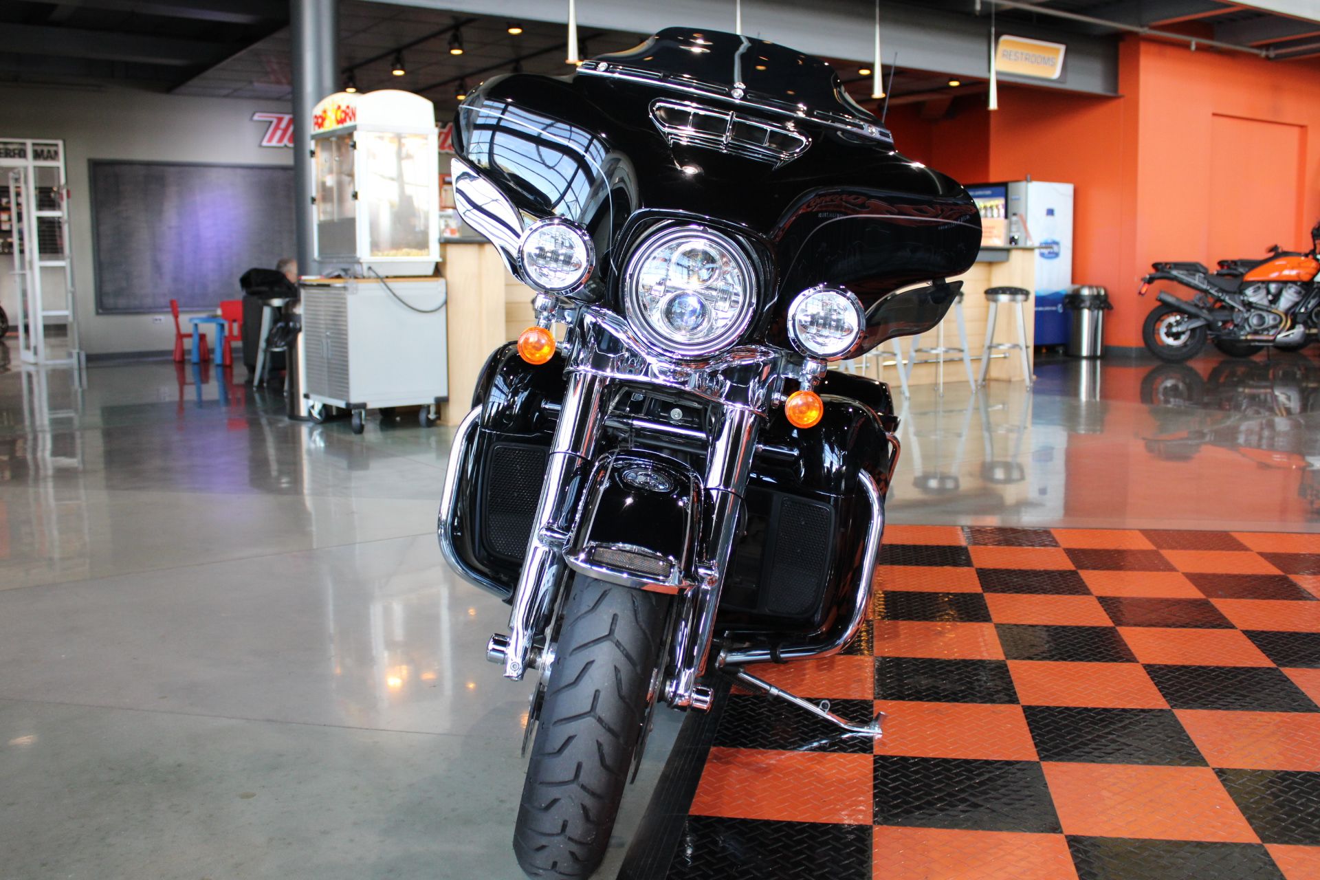 2016 Harley-Davidson Ultra Limited in Shorewood, Illinois - Photo 25