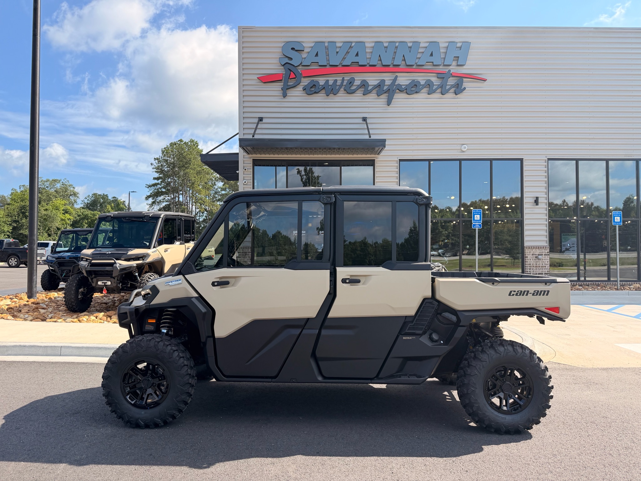 2026 Can-Am™ Defender MAX Limited HD11 1