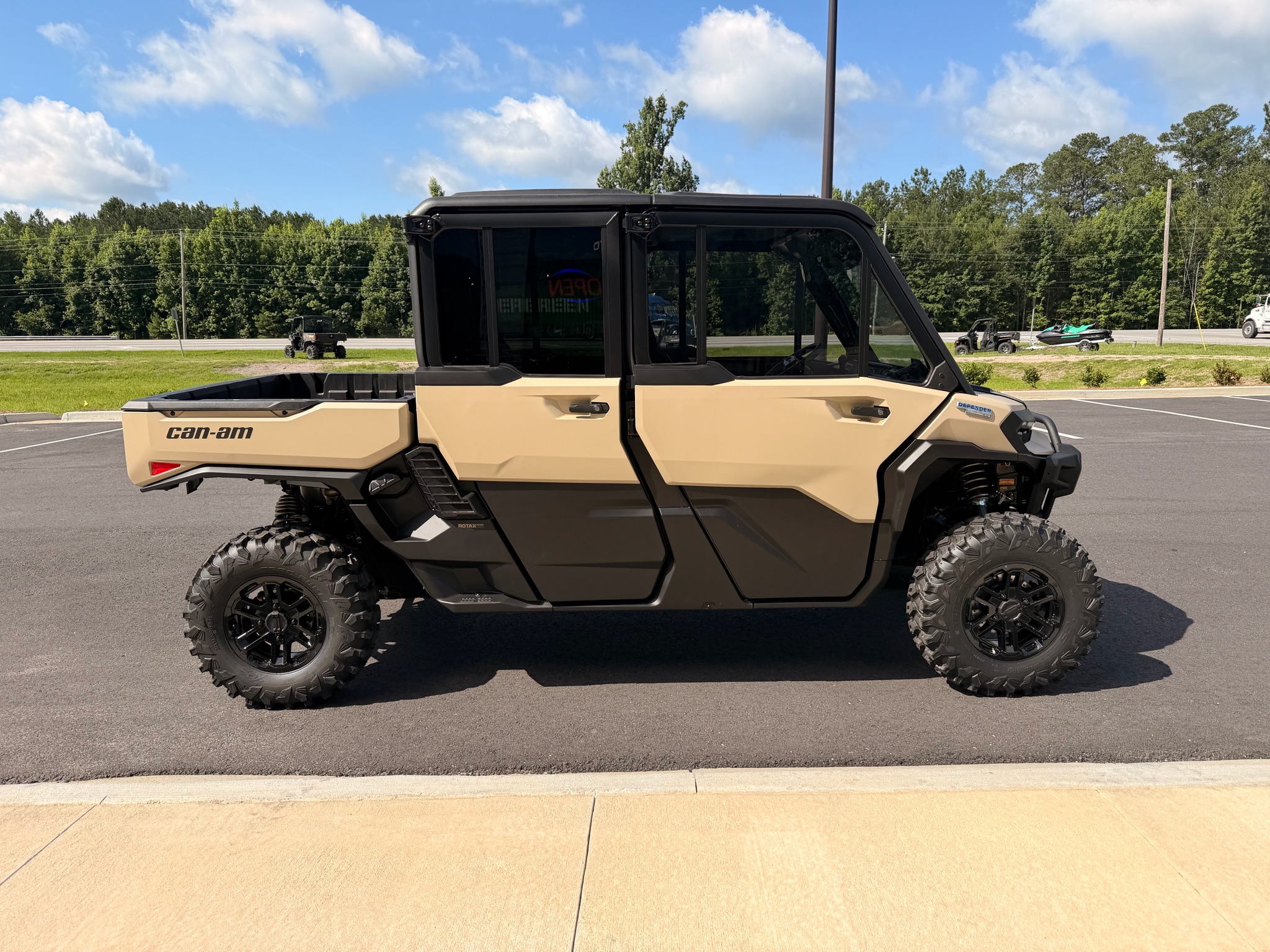 2026 Can-Am™ Defender MAX Limited HD11 2