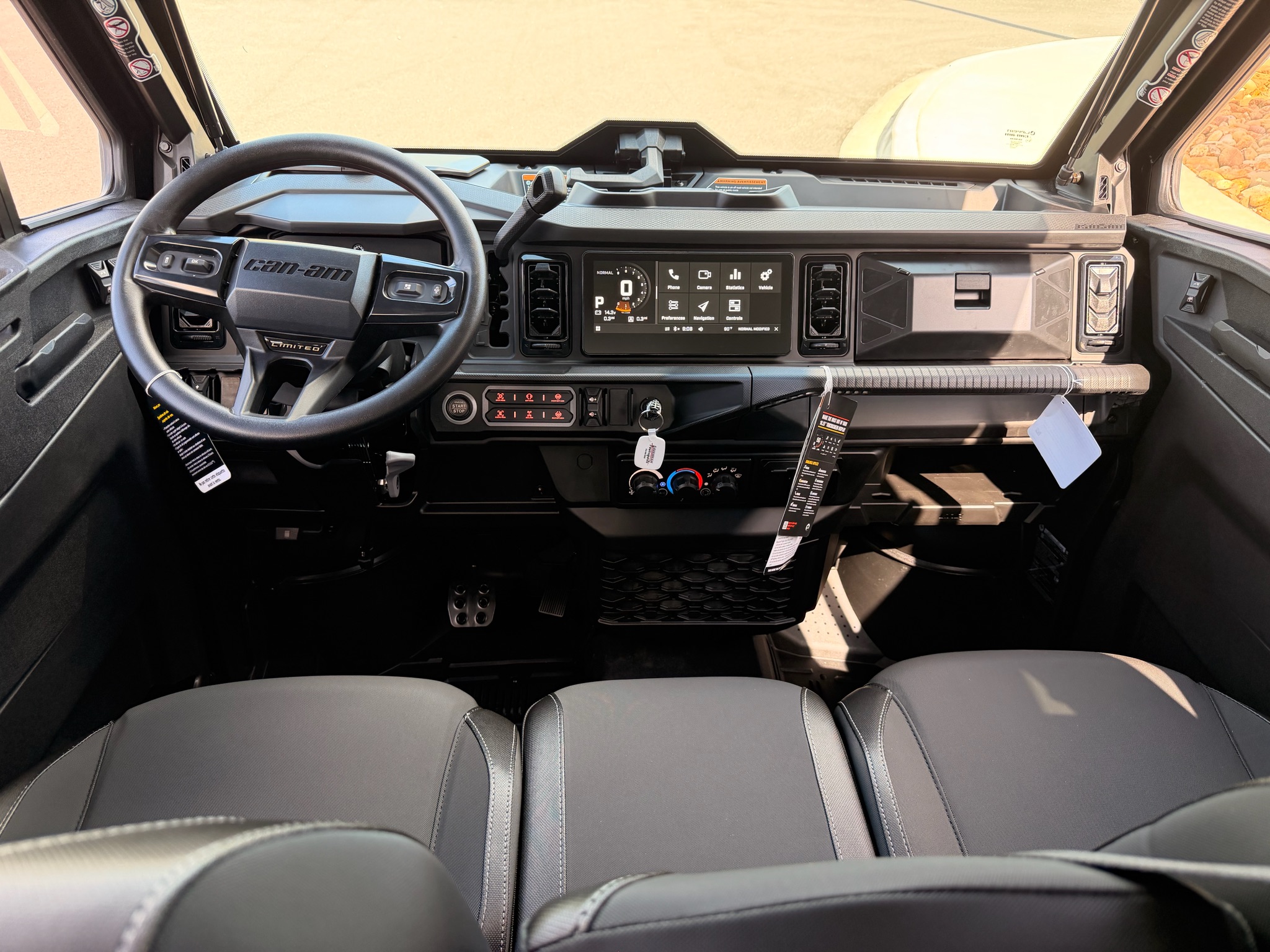 2026 Can-Am™ Defender MAX Limited HD11 3