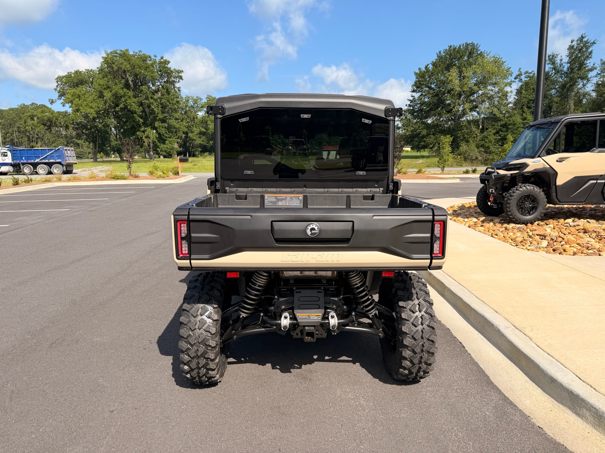 2026 Can-Am™ Defender MAX Limited HD11 4