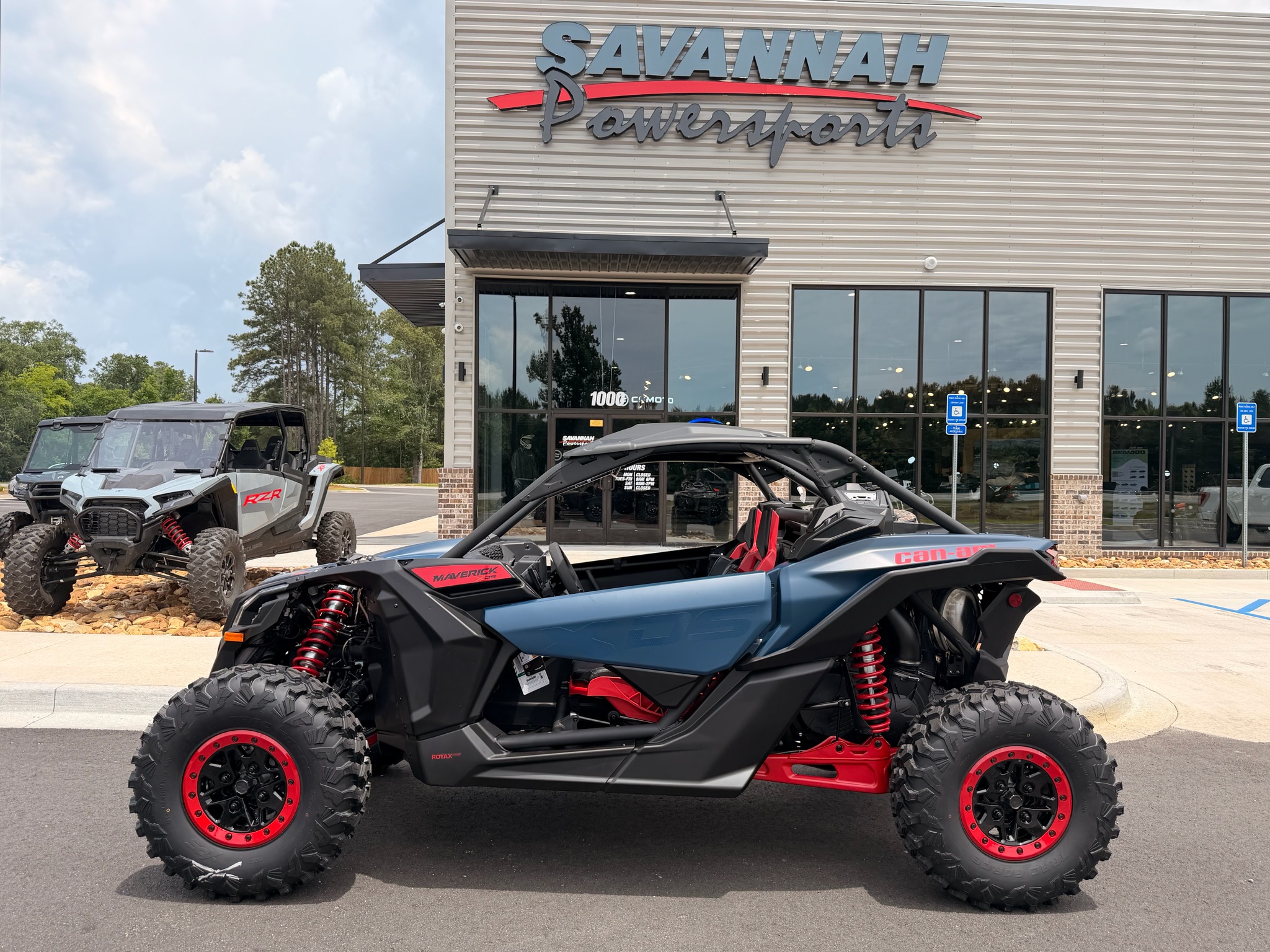 2026 Can-Am™ Maverick X3 X DS TURBO RR 1