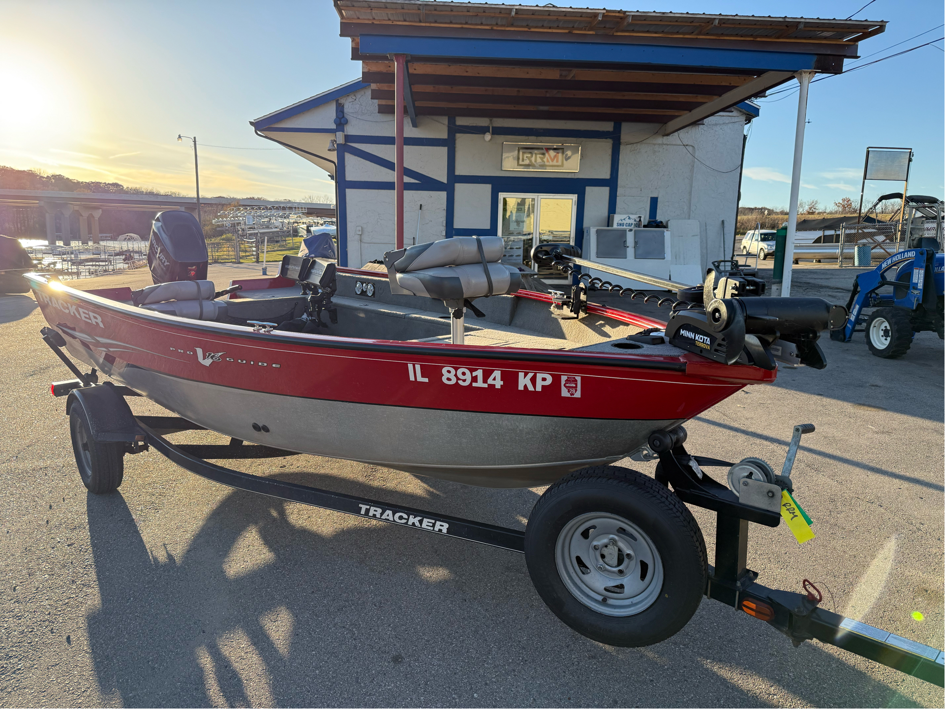 2013 Tracker Pro Guide V-16 T in Edgerton, Wisconsin - Photo 3