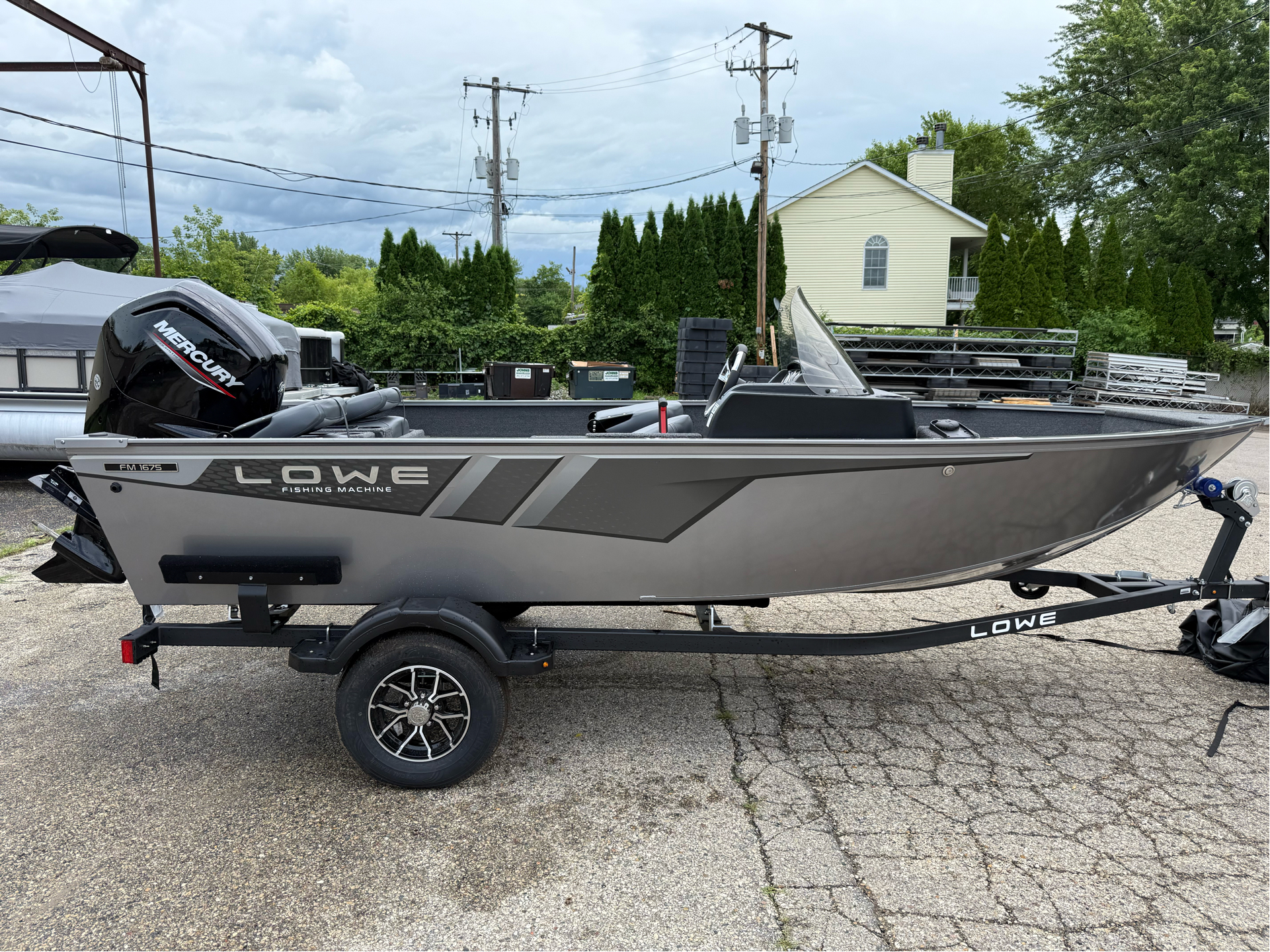New 2025 Lowe Fishing Machine 1675 Side Console Power Boats