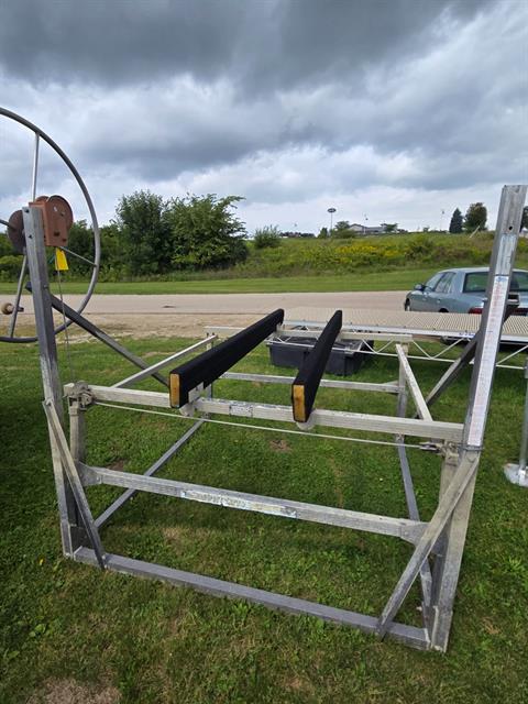 Hewitt Lifts & Roll-A-Dock l0a11-pw in Edgerton, Wisconsin