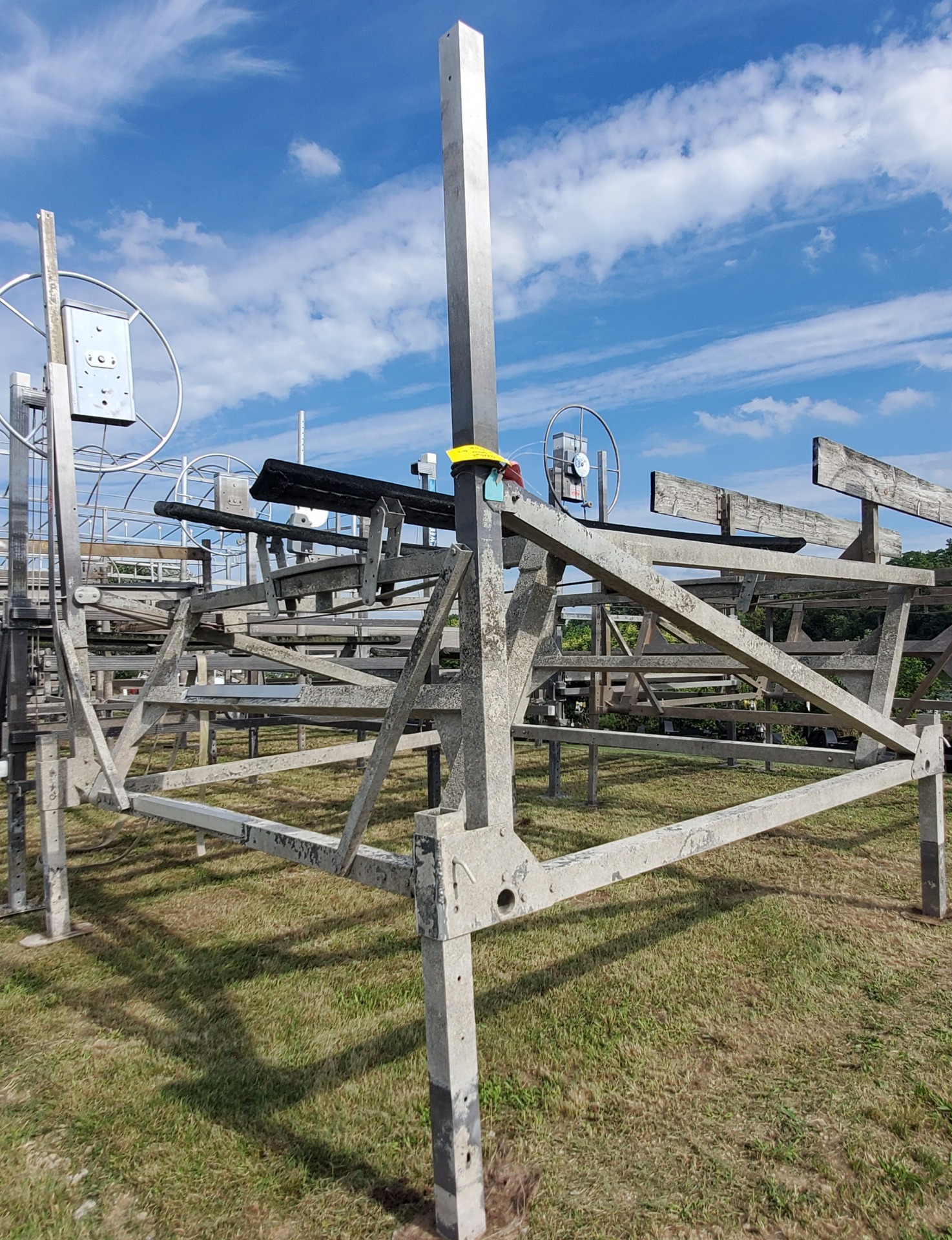 Hewitt Lifts & Roll-A-Dock L0A18-104 in Edgerton, Wisconsin - Photo 1