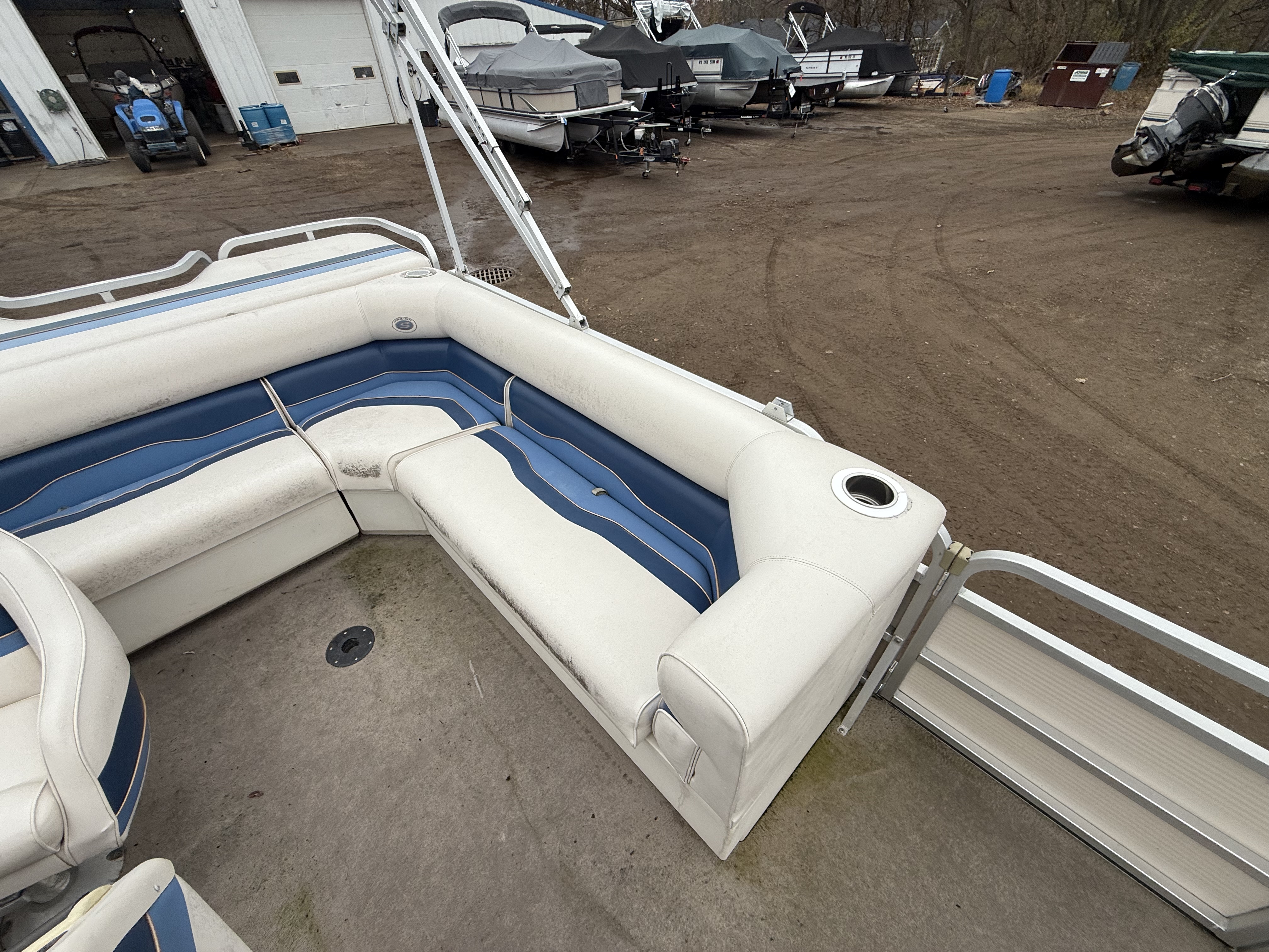 2001 Smoker Craft 824 Sunsport Cruise in Edgerton, Wisconsin - Photo 7