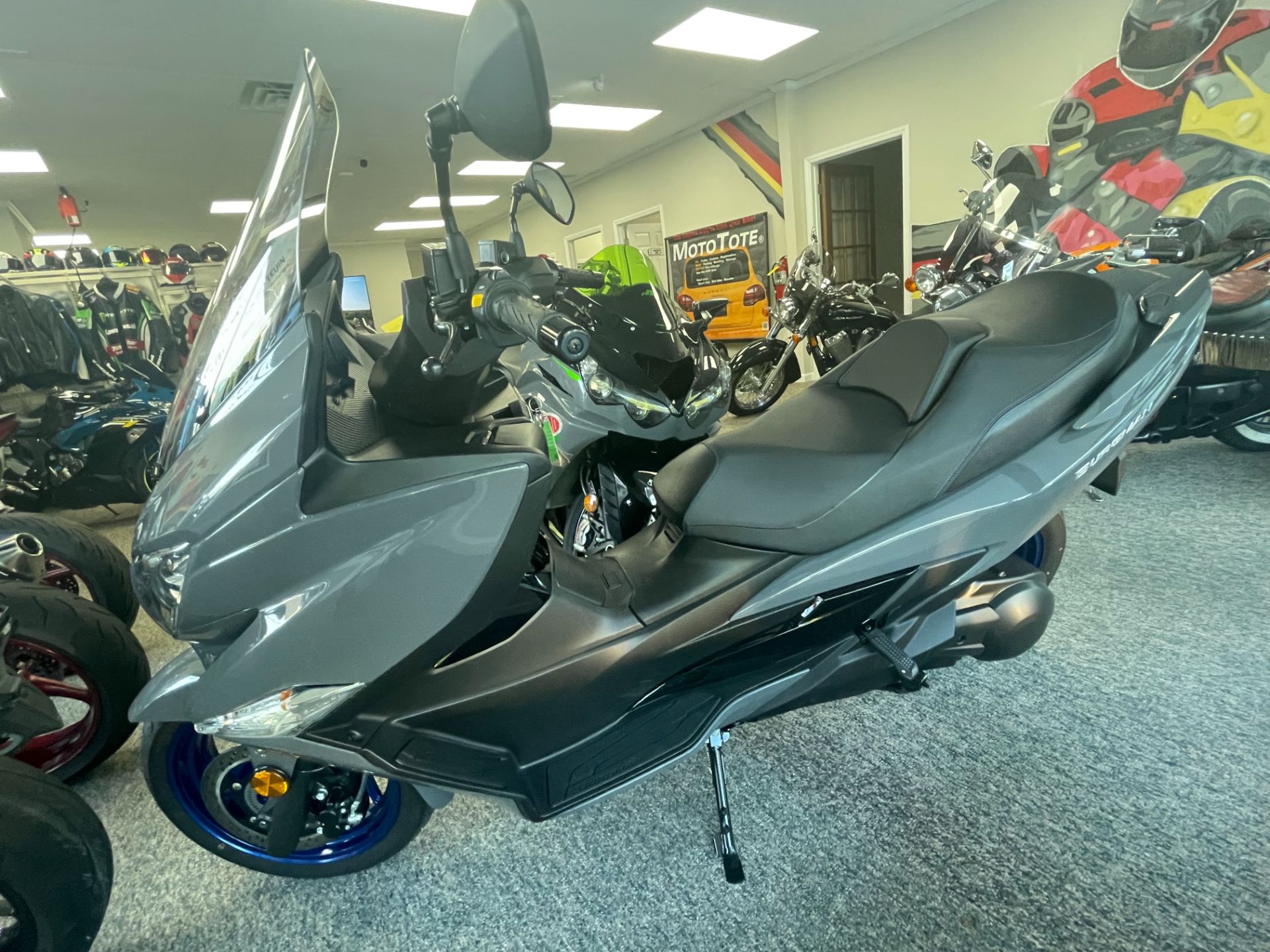 2023 Suzuki Burgman 400 in Cary, North Carolina - Photo 3