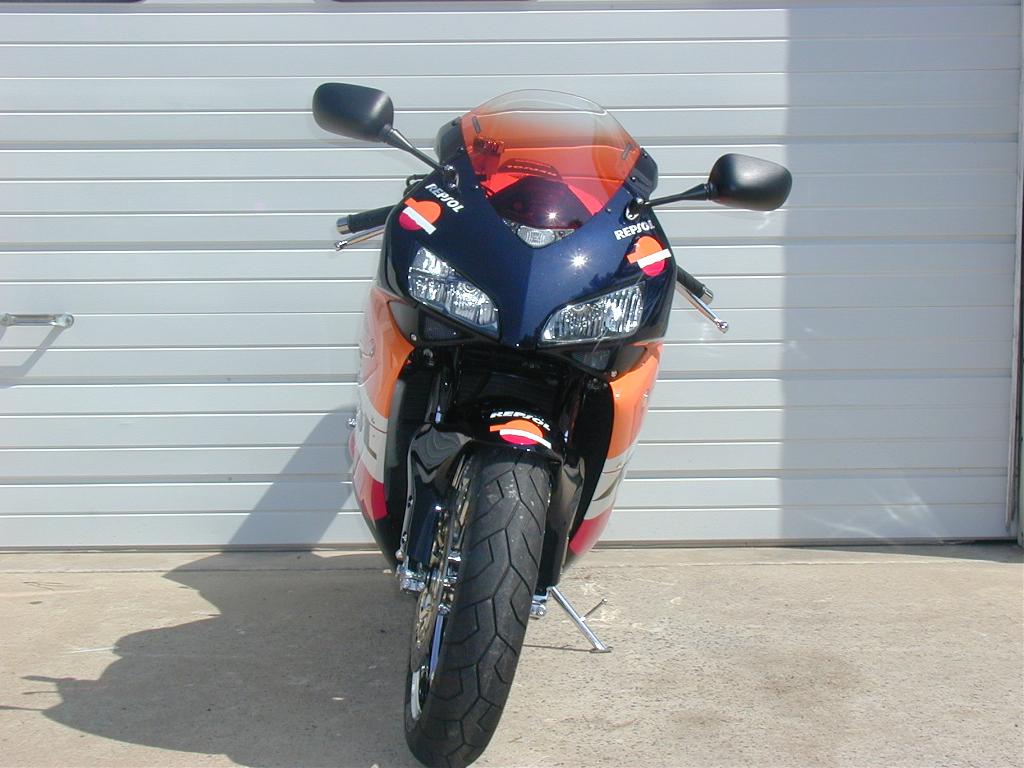 2005 Honda CBR®1000RR Repsol 3