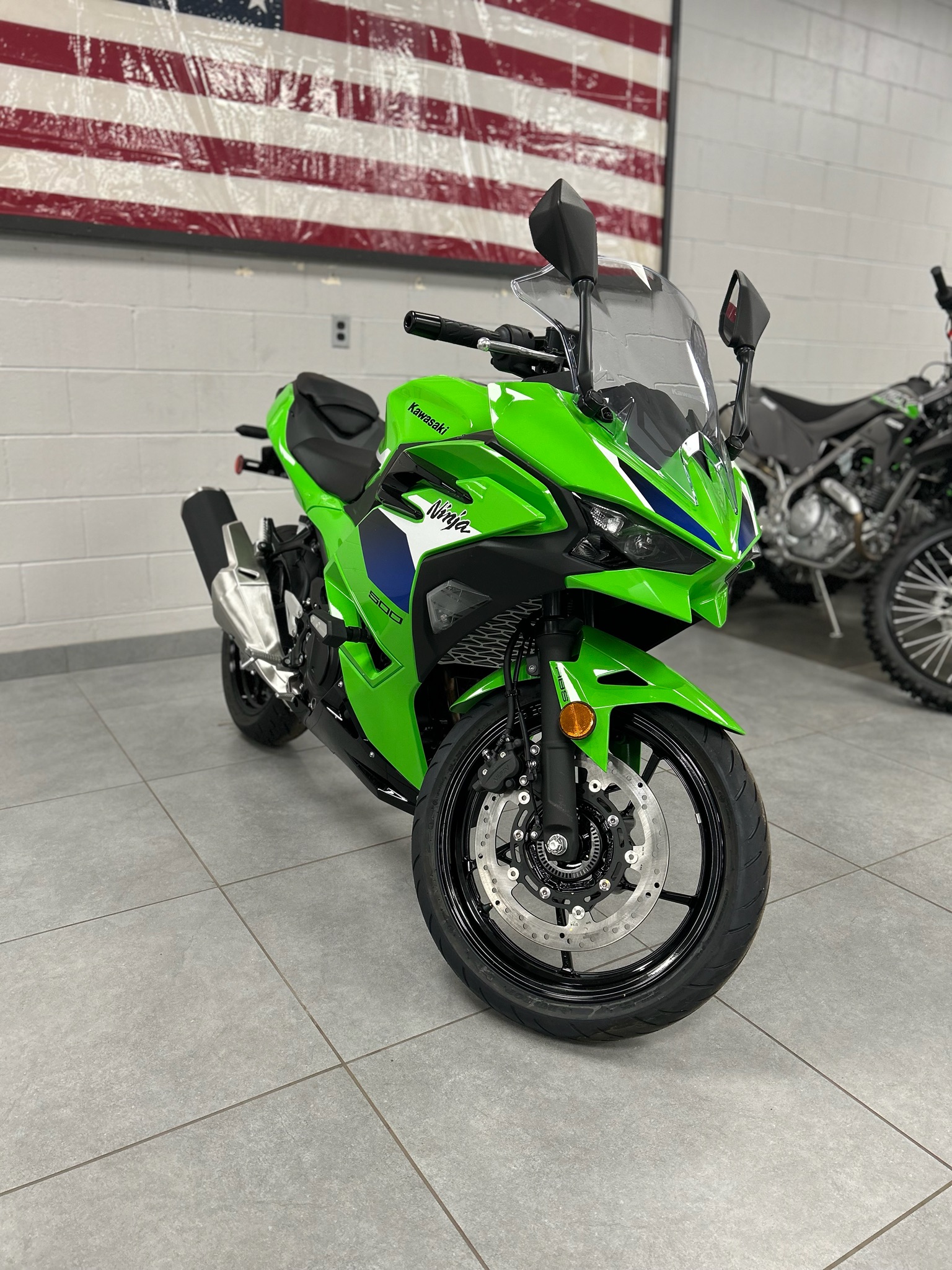 2026 Kawasaki Ninja® 500 SE ABS 3