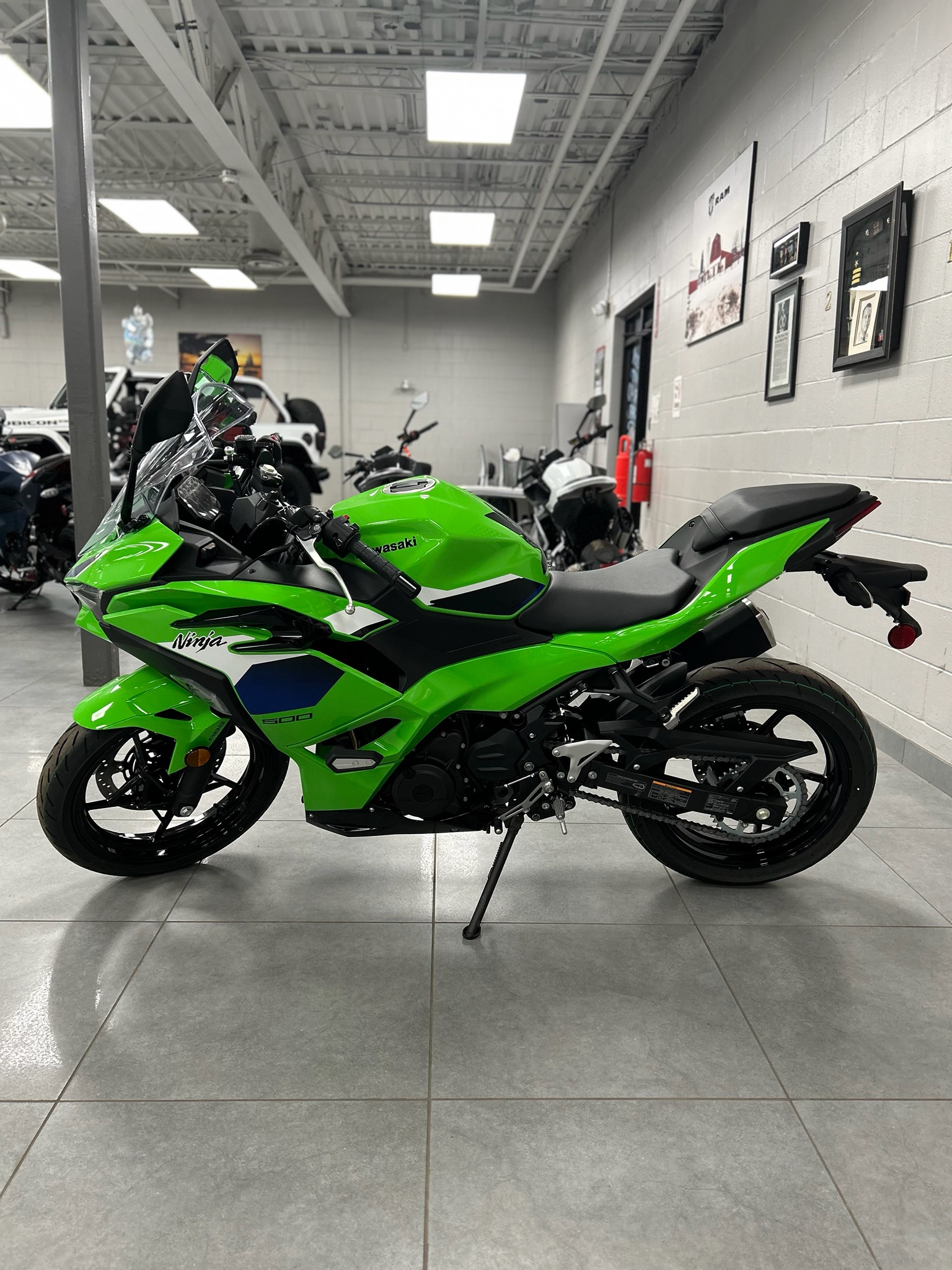 2026 Kawasaki Ninja® 500 SE ABS 7