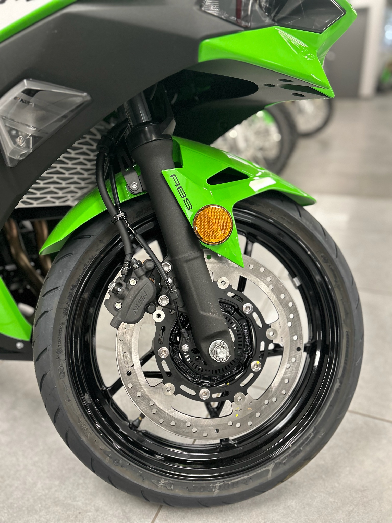 2026 Kawasaki Ninja® 500 SE ABS 10